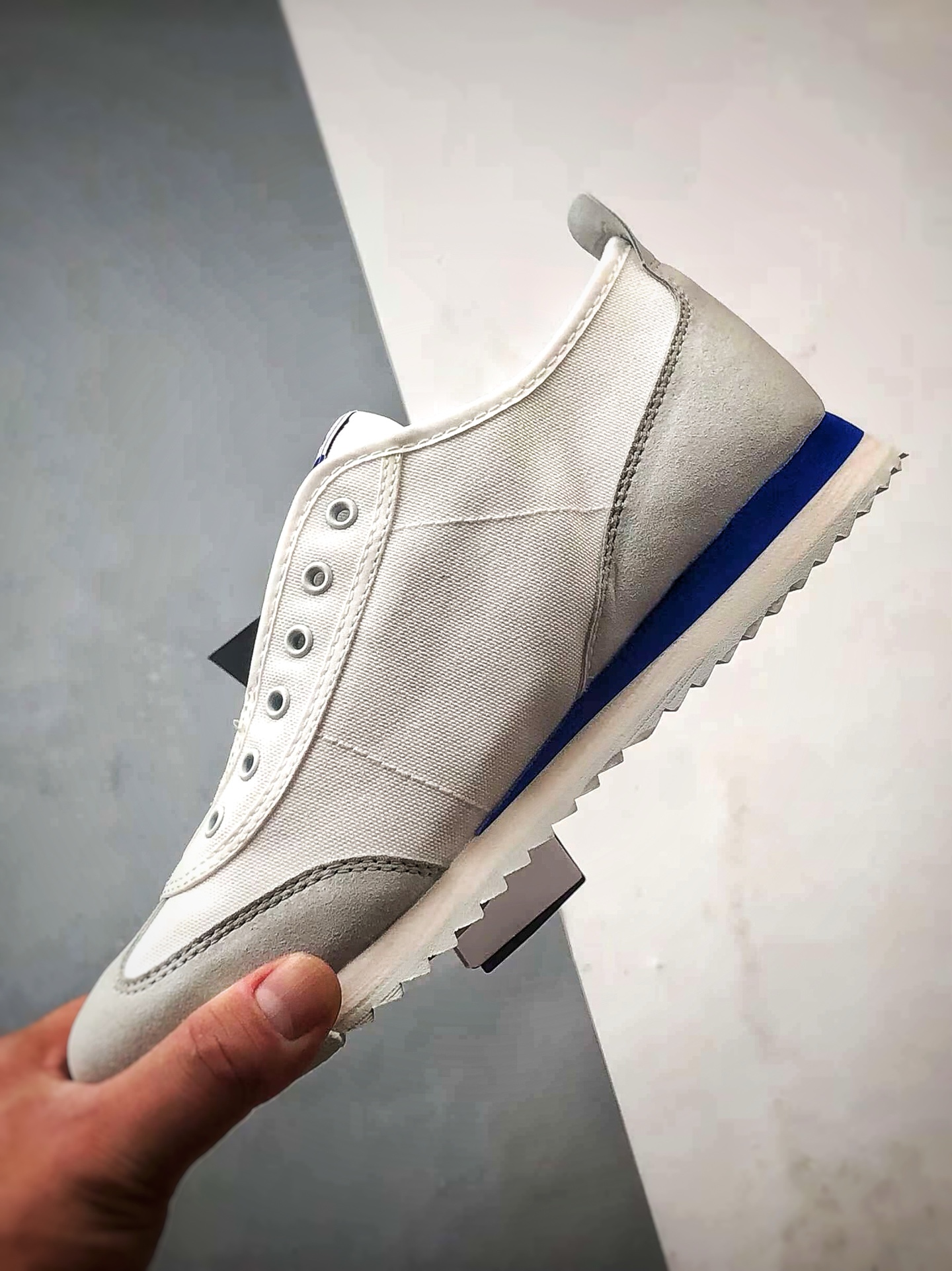 Descente Chron Tempo 白灰蓝 迪桑特帆布一脚蹬轻便生活休闲鞋-莆田鞋,莆田鞋货源,高仿鞋,高仿鞋货源,安福档口,莆田高仿鞋,莆田鞋批发,高仿鞋批发,莆田高仿运动鞋,高仿运动鞋,莆田运动鞋 Descente Chron Tempo 白灰蓝 迪桑特帆布一脚蹬轻便生活休闲鞋