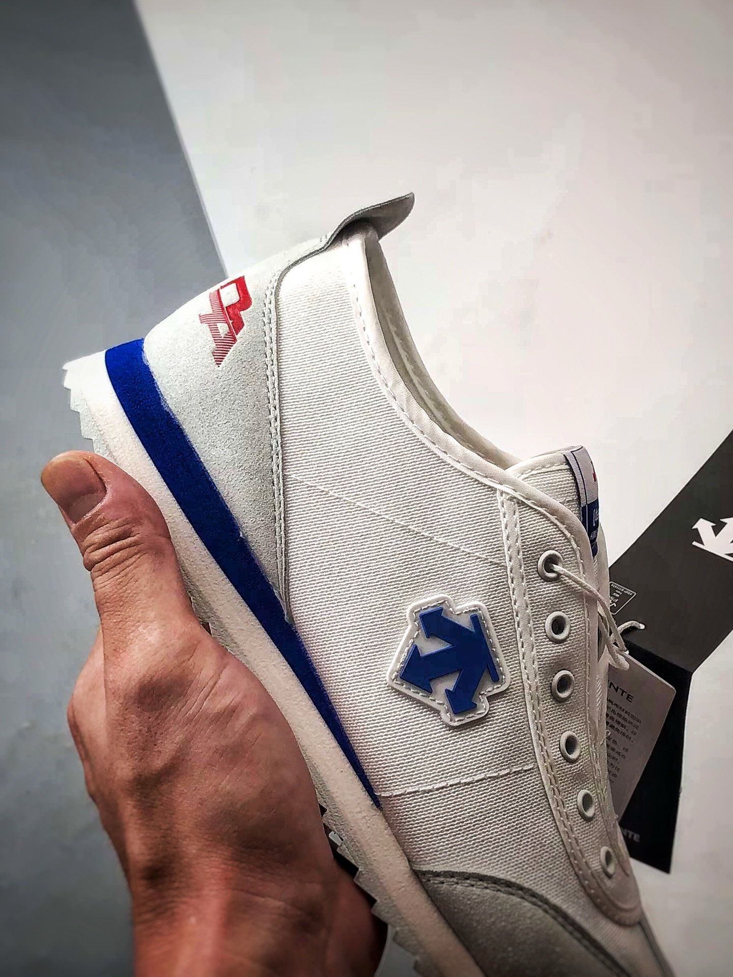 Descente Chron Tempo 白灰蓝 迪桑特帆布一脚蹬轻便生活休闲鞋-莆田鞋,莆田鞋货源,高仿鞋,高仿鞋货源,安福档口,莆田高仿鞋,莆田鞋批发,高仿鞋批发,莆田高仿运动鞋,高仿运动鞋,莆田运动鞋 Descente Chron Tempo 白灰蓝 迪桑特帆布一脚蹬轻便生活休闲鞋