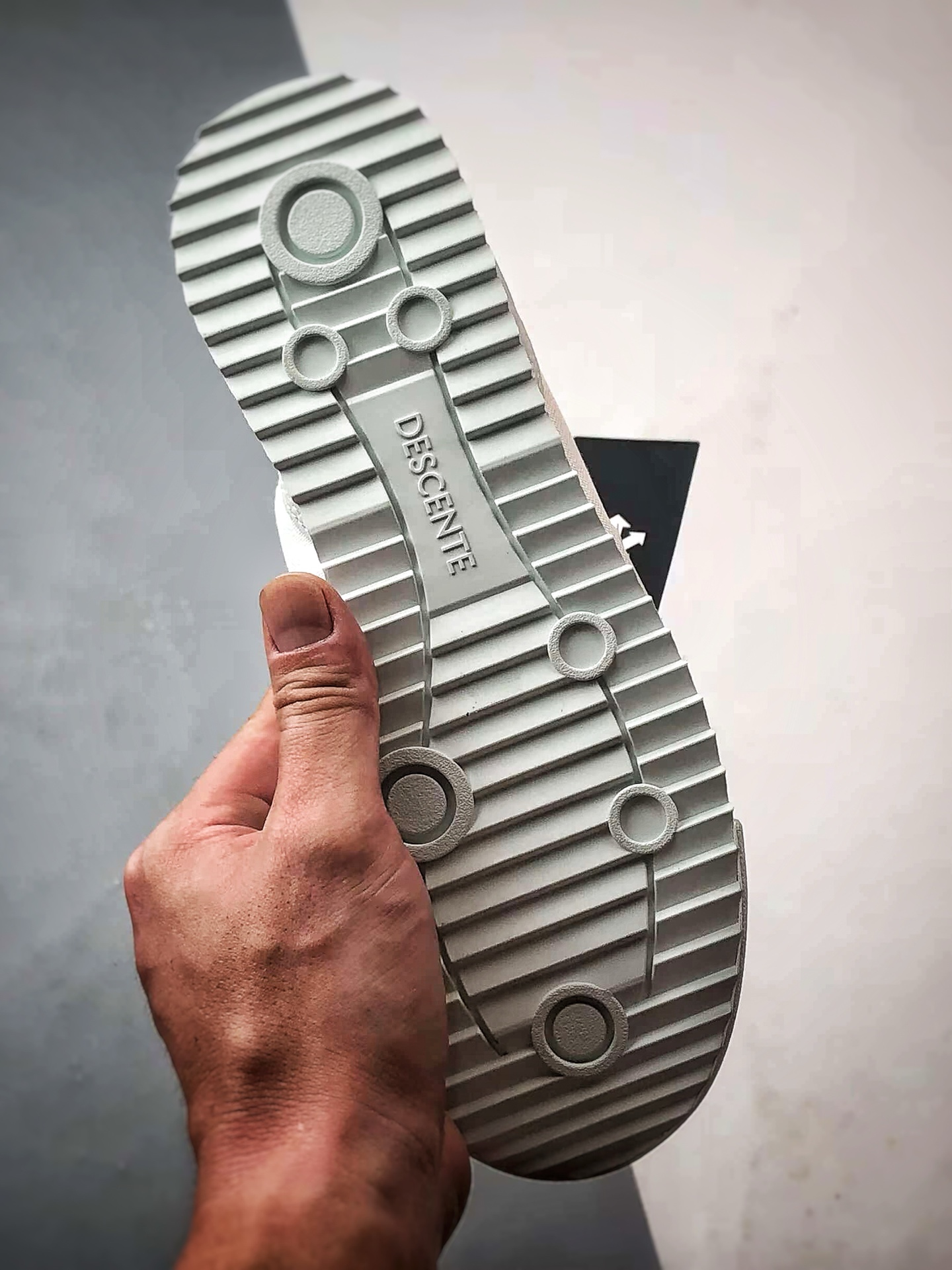 Descente Chron Tempo 白灰蓝 迪桑特帆布一脚蹬轻便生活休闲鞋-莆田鞋,莆田鞋货源,高仿鞋,高仿鞋货源,安福档口,莆田高仿鞋,莆田鞋批发,高仿鞋批发,莆田高仿运动鞋,高仿运动鞋,莆田运动鞋 Descente Chron Tempo 白灰蓝 迪桑特帆布一脚蹬轻便生活休闲鞋