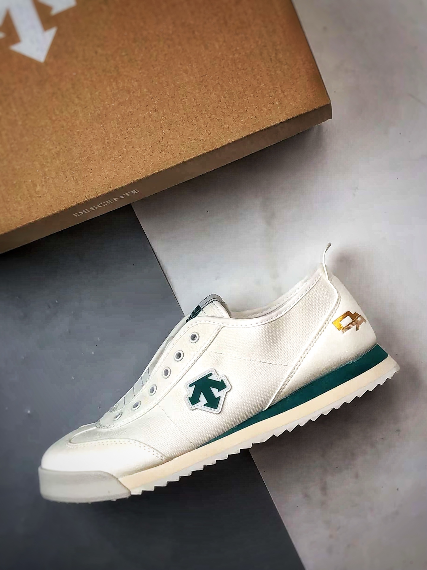 Descente Chron Tempo 白绿 迪桑特帆布一脚蹬轻便生活休闲鞋-莆田鞋,莆田鞋货源,高仿鞋,高仿鞋货源,安福档口,莆田高仿鞋,莆田鞋批发,高仿鞋批发,莆田高仿运动鞋,高仿运动鞋,莆田运动鞋 Descente Chron Tempo 白绿 迪桑特帆布一脚蹬轻便生活休闲鞋