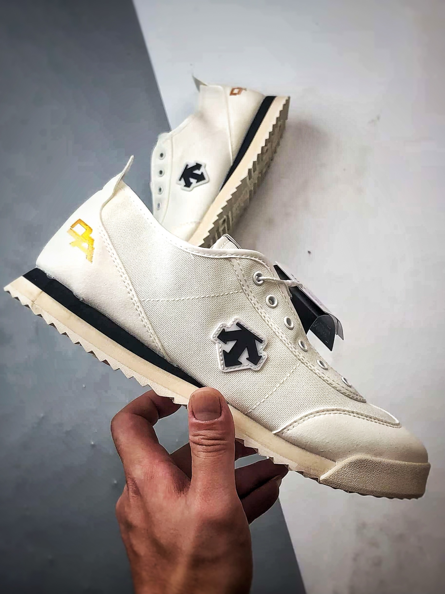 Descente Chron Tempo 白黑 迪桑特帆布一脚蹬轻便生活休闲鞋-莆田鞋,莆田鞋货源,高仿鞋,高仿鞋货源,安福档口,莆田高仿鞋,莆田鞋批发,高仿鞋批发,莆田高仿运动鞋,高仿运动鞋,莆田运动鞋 Descente Chron Tempo 白黑 迪桑特帆布一脚蹬轻便生活休闲鞋