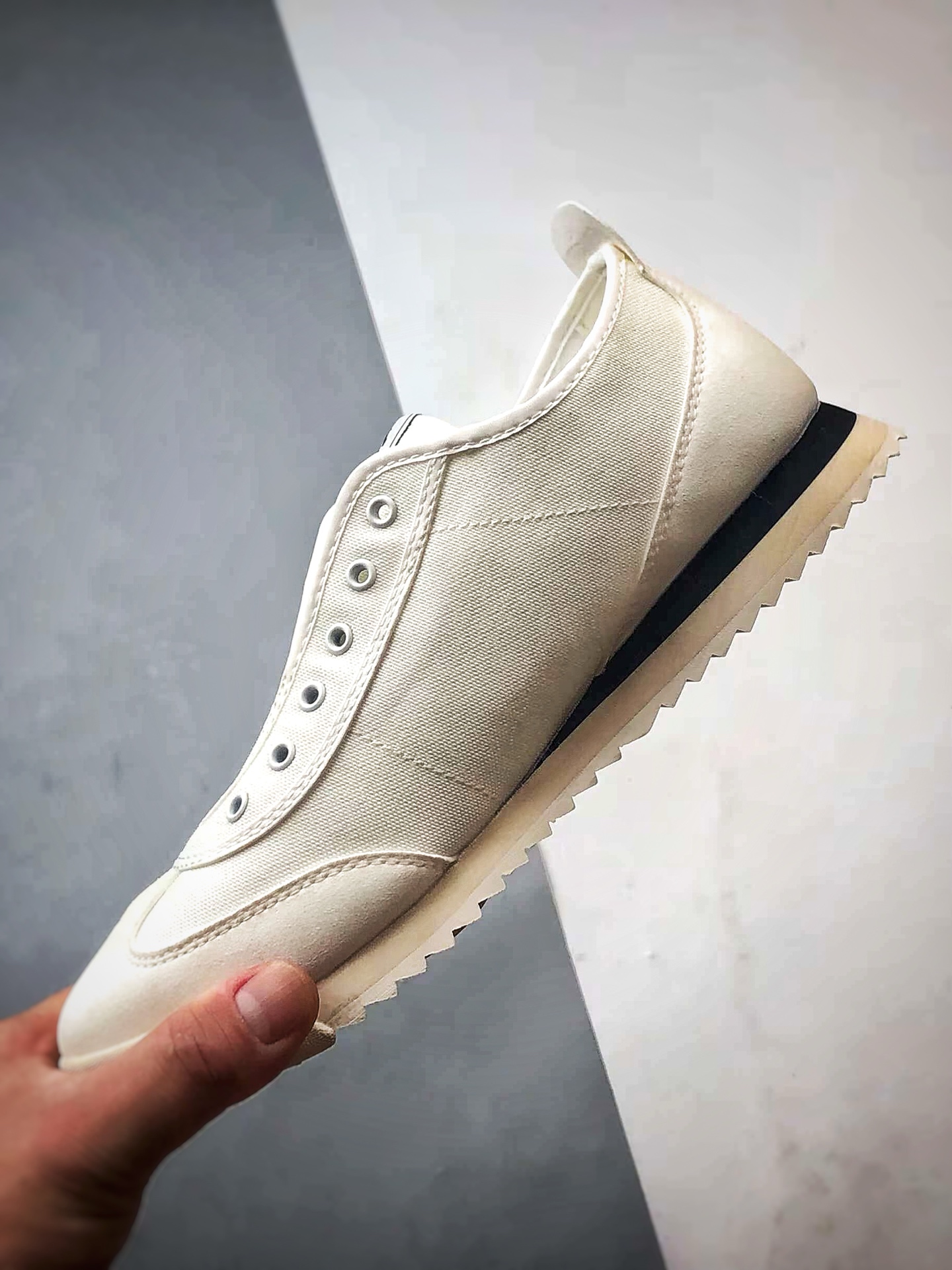 Descente Chron Tempo 白黑 迪桑特帆布一脚蹬轻便生活休闲鞋-莆田鞋,莆田鞋货源,高仿鞋,高仿鞋货源,安福档口,莆田高仿鞋,莆田鞋批发,高仿鞋批发,莆田高仿运动鞋,高仿运动鞋,莆田运动鞋 Descente Chron Tempo 白黑 迪桑特帆布一脚蹬轻便生活休闲鞋