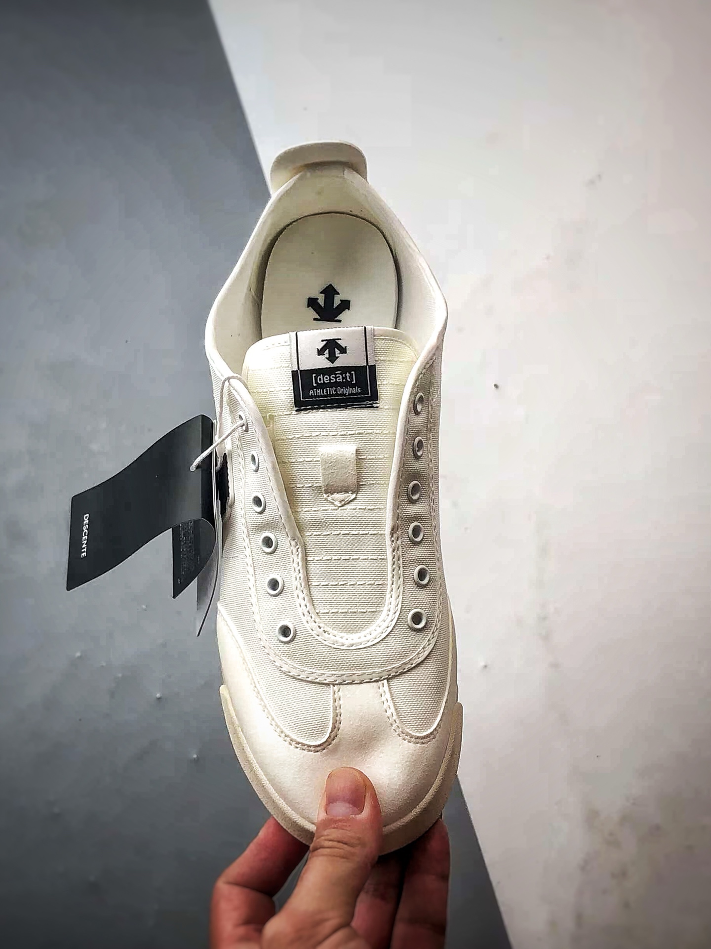 Descente Chron Tempo 白黑 迪桑特帆布一脚蹬轻便生活休闲鞋-莆田鞋,莆田鞋货源,高仿鞋,高仿鞋货源,安福档口,莆田高仿鞋,莆田鞋批发,高仿鞋批发,莆田高仿运动鞋,高仿运动鞋,莆田运动鞋 Descente Chron Tempo 白黑 迪桑特帆布一脚蹬轻便生活休闲鞋