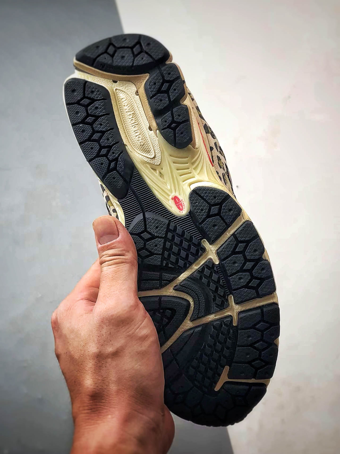 210 New Balance 2002R 豹纹棕 新百伦经典配色 U2002RCP