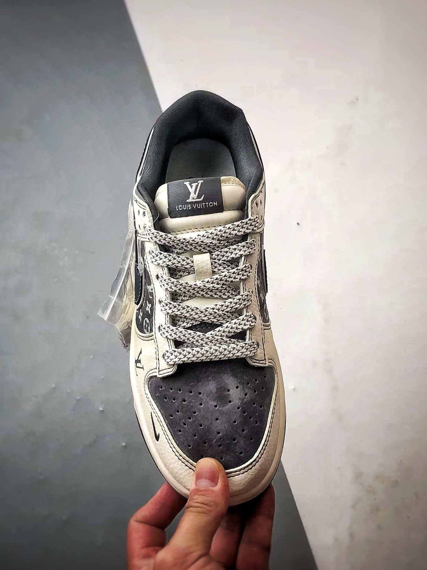 NK Dunk Low Retro ”DIY高端定制” LV米白深灰 低帮休闲运动板鞋 YX5066-367-莆田鞋,莆田鞋货源,高仿鞋,高仿鞋货源,安福档口,莆田高仿鞋,莆田鞋批发,高仿鞋批发,莆田高仿运动鞋,高仿运动鞋,莆田运动鞋 NK Dunk Low Retro ”DIY高端定制” LV米白深灰 低帮休闲运动板鞋 YX5066-367