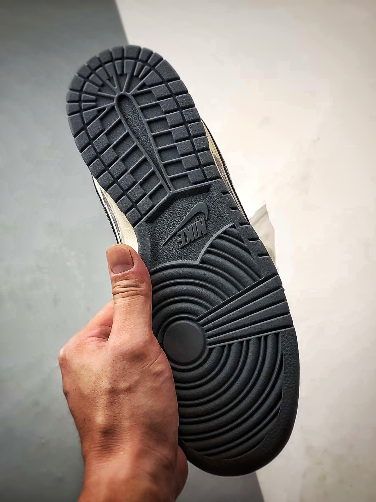 NK Dunk Low Retro ”DIY高端定制” LV米白深灰 低帮休闲运动板鞋 YX5066-367-莆田鞋,莆田鞋货源,高仿鞋,高仿鞋货源,安福档口,莆田高仿鞋,莆田鞋批发,高仿鞋批发,莆田高仿运动鞋,高仿运动鞋,莆田运动鞋 NK Dunk Low Retro ”DIY高端定制” LV米白深灰 低帮休闲运动板鞋 YX5066-367