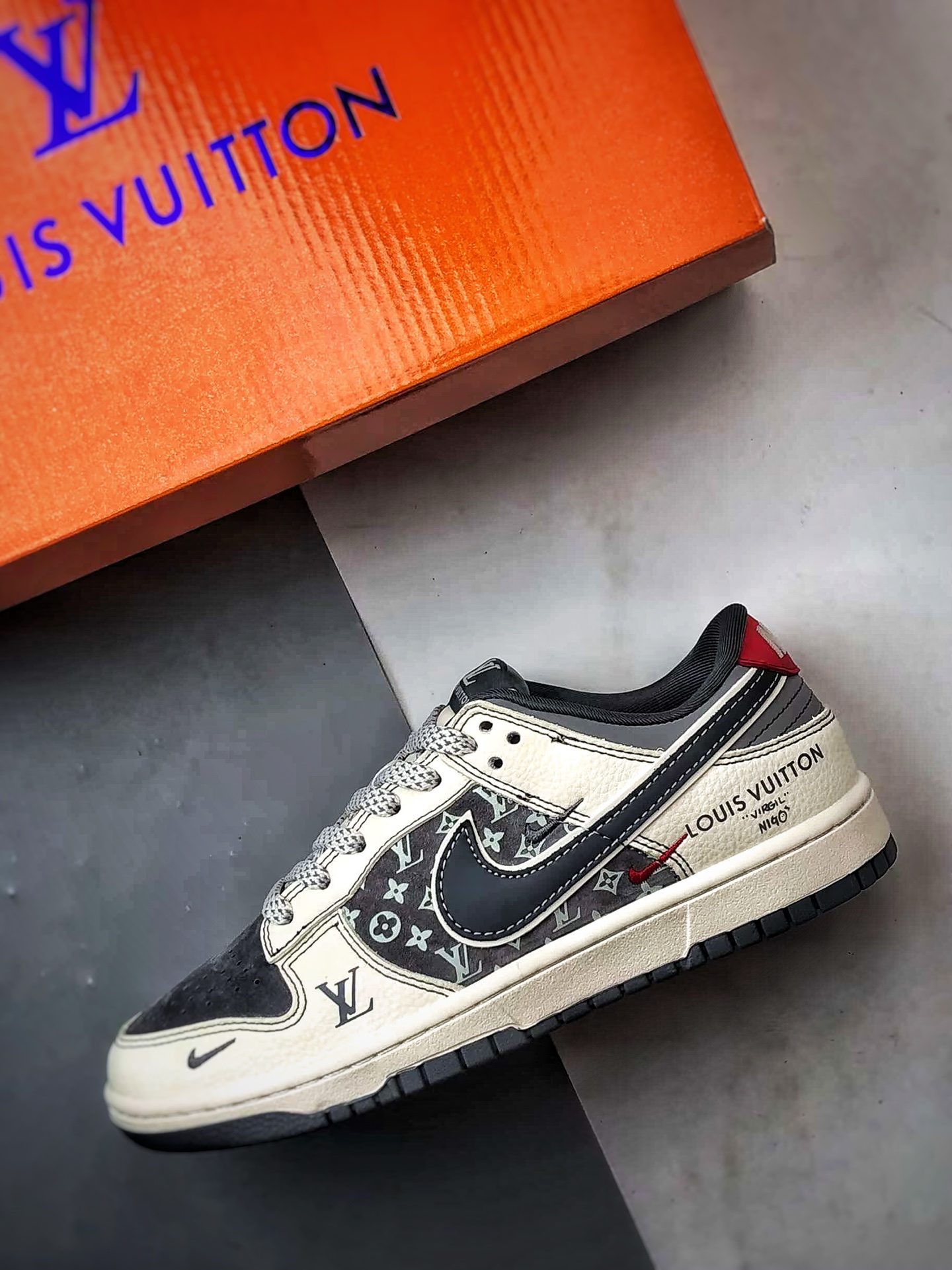 NK Dunk Low Retro ”DIY高端定制” LV米白深灰 低帮休闲运动板鞋 YX5066-367-莆田鞋,莆田鞋货源,高仿鞋,高仿鞋货源,安福档口,莆田高仿鞋,莆田鞋批发,高仿鞋批发,莆田高仿运动鞋,高仿运动鞋,莆田运动鞋 NK Dunk Low Retro ”DIY高端定制” LV米白深灰 低帮休闲运动板鞋 YX5066-367