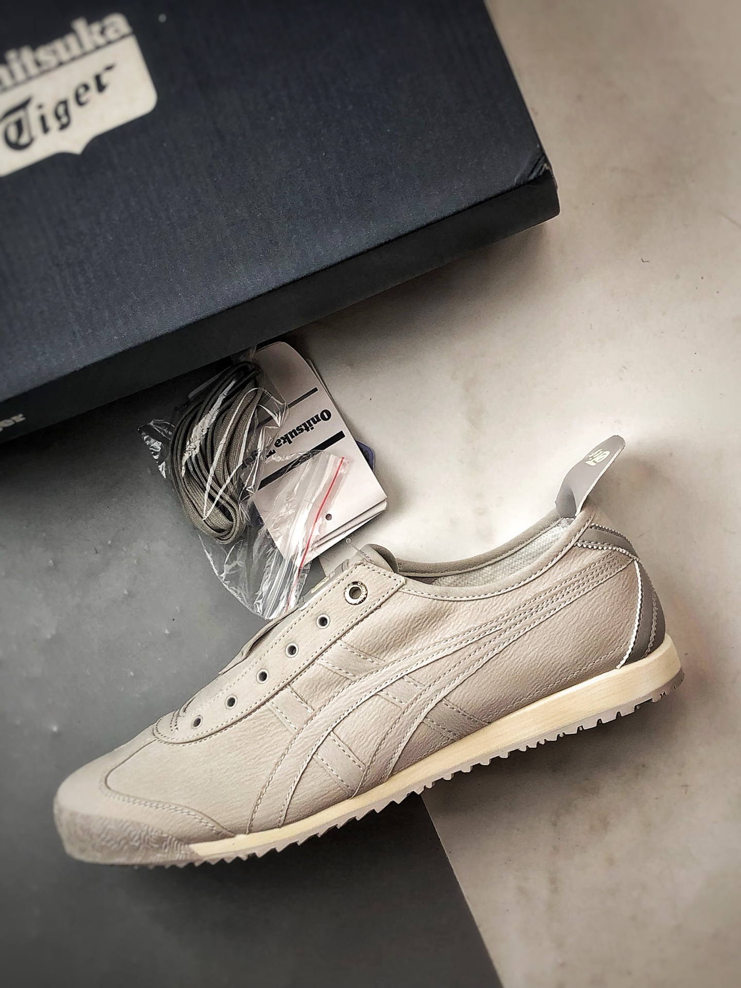 Asics 鬼冢虎 Mexico 66 SD 灰色 1183C408-020-莆田鞋,莆田鞋货源,高仿鞋,高仿鞋货源,安福档口,莆田高仿鞋,莆田鞋批发,高仿鞋批发,莆田高仿运动鞋,高仿运动鞋,莆田运动鞋 Asics 鬼冢虎 Mexico 66 SD 灰色 1183C408-020