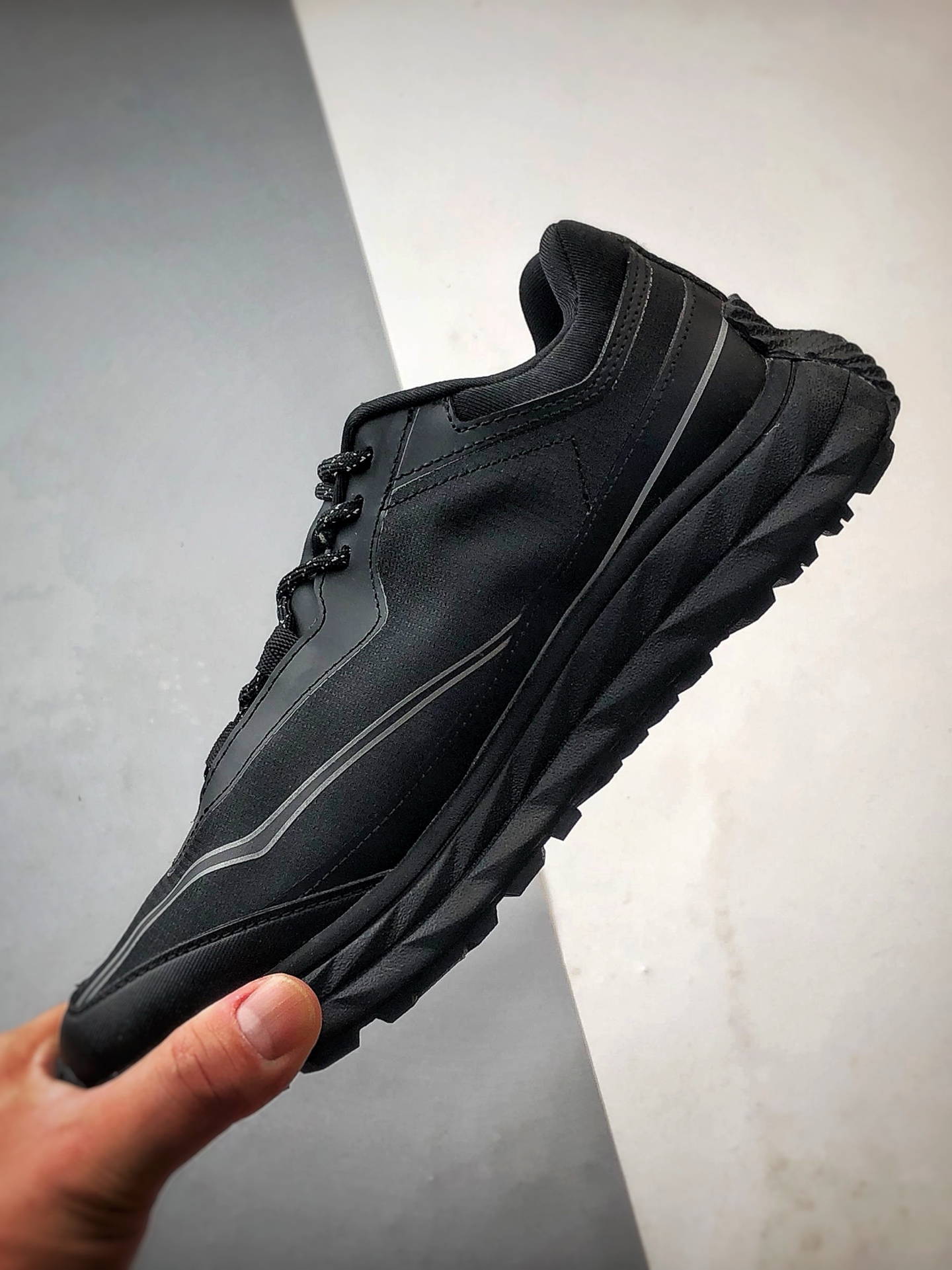 Descente Terrain D 黑色 舒适百搭低帮生活休闲鞋-莆田鞋,莆田鞋货源,高仿鞋,高仿鞋货源,安福档口,莆田高仿鞋,莆田鞋批发,高仿鞋批发,莆田高仿运动鞋,高仿运动鞋,莆田运动鞋 Descente Terrain D 黑色 舒适百搭低帮生活休闲鞋