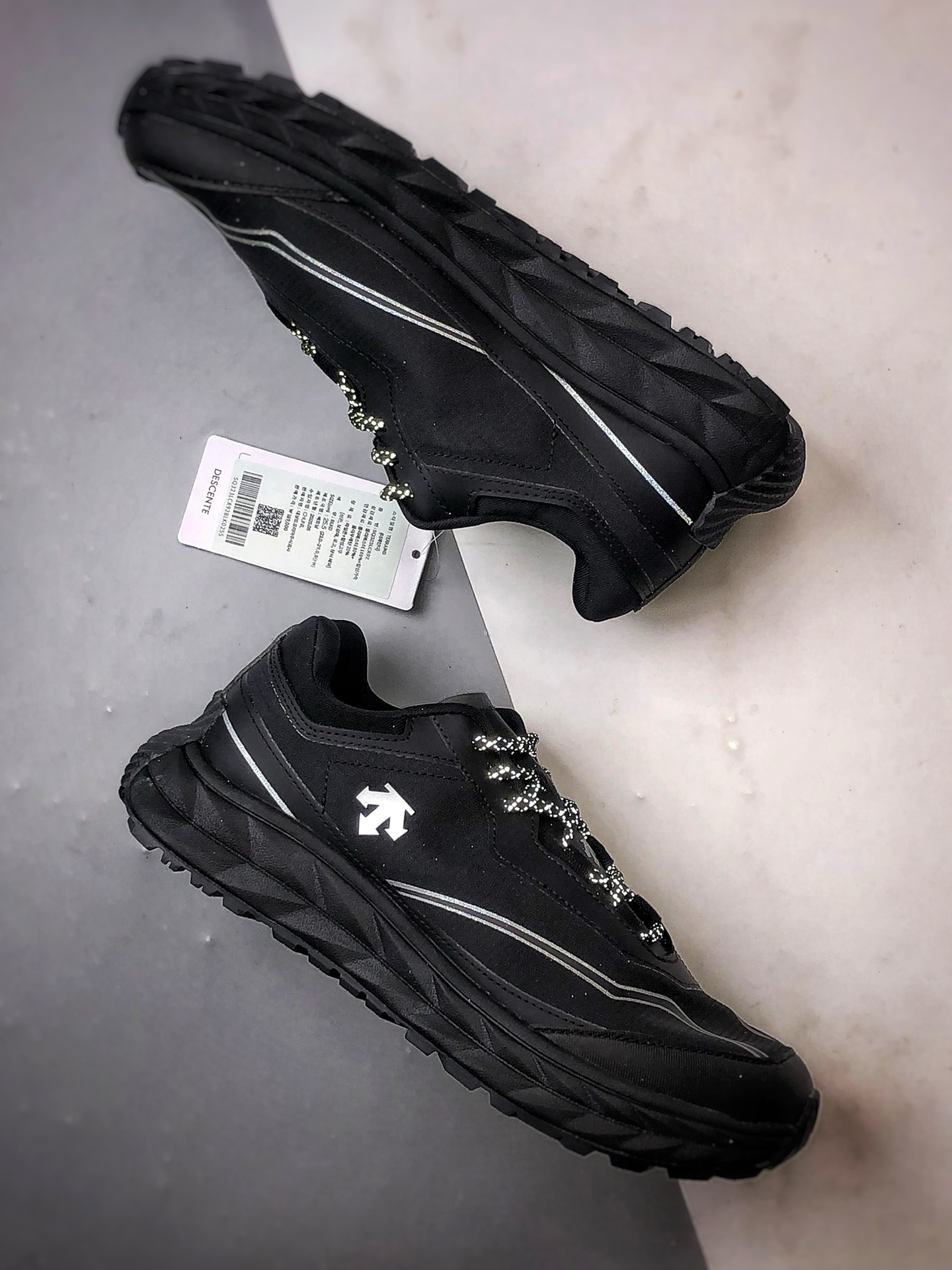 Descente Terrain D 黑色 舒适百搭低帮生活休闲鞋-莆田鞋,莆田鞋货源,高仿鞋,高仿鞋货源,安福档口,莆田高仿鞋,莆田鞋批发,高仿鞋批发,莆田高仿运动鞋,高仿运动鞋,莆田运动鞋 Descente Terrain D 黑色 舒适百搭低帮生活休闲鞋