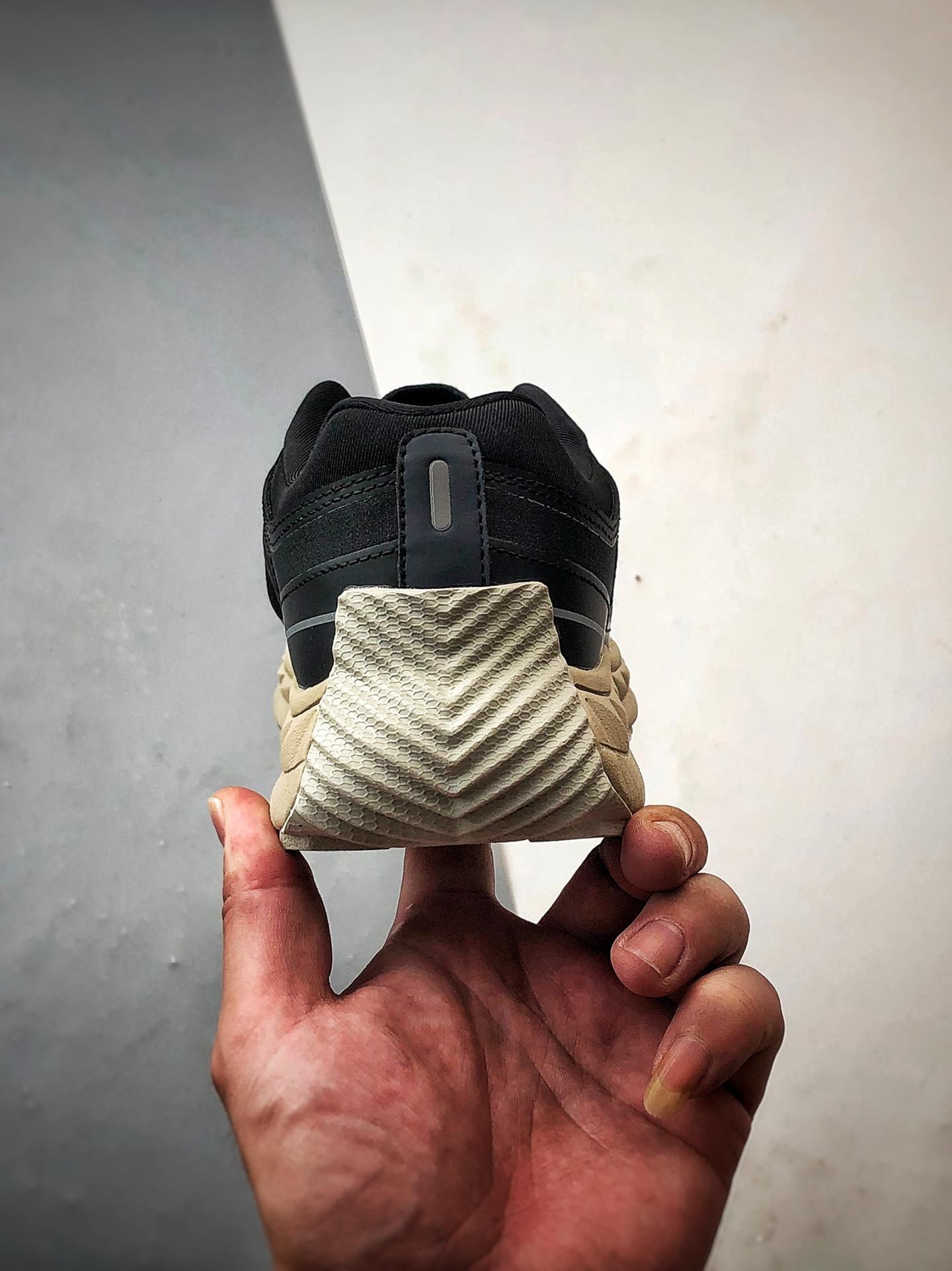 Descente Terrain D 黑米色 舒适百搭低帮生活休闲鞋-莆田鞋,莆田鞋货源,高仿鞋,高仿鞋货源,安福档口,莆田高仿鞋,莆田鞋批发,高仿鞋批发,莆田高仿运动鞋,高仿运动鞋,莆田运动鞋 Descente Terrain D 黑米色 舒适百搭低帮生活休闲鞋