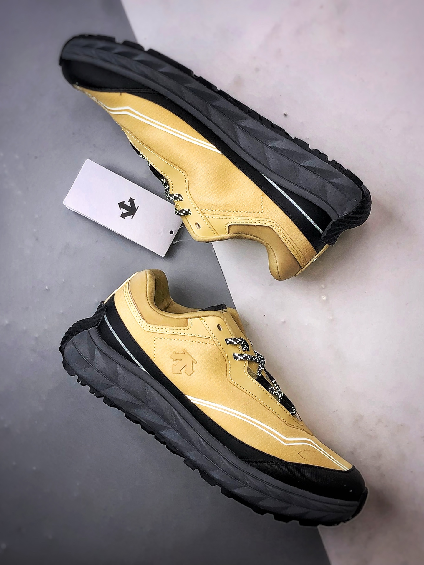 Descente Terrain D 黄黑色 舒适百搭低帮生活休闲鞋