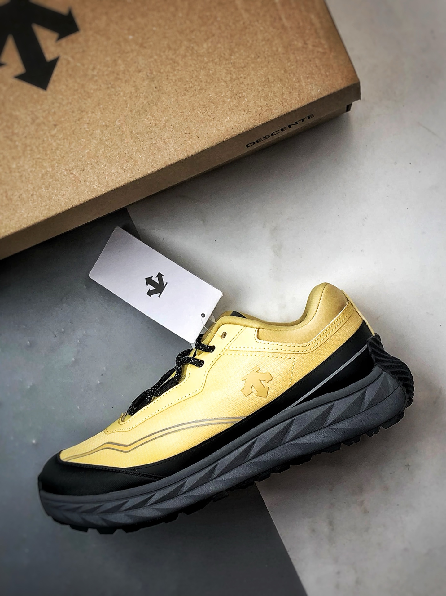 Descente Terrain D 黄黑色 舒适百搭低帮生活休闲鞋