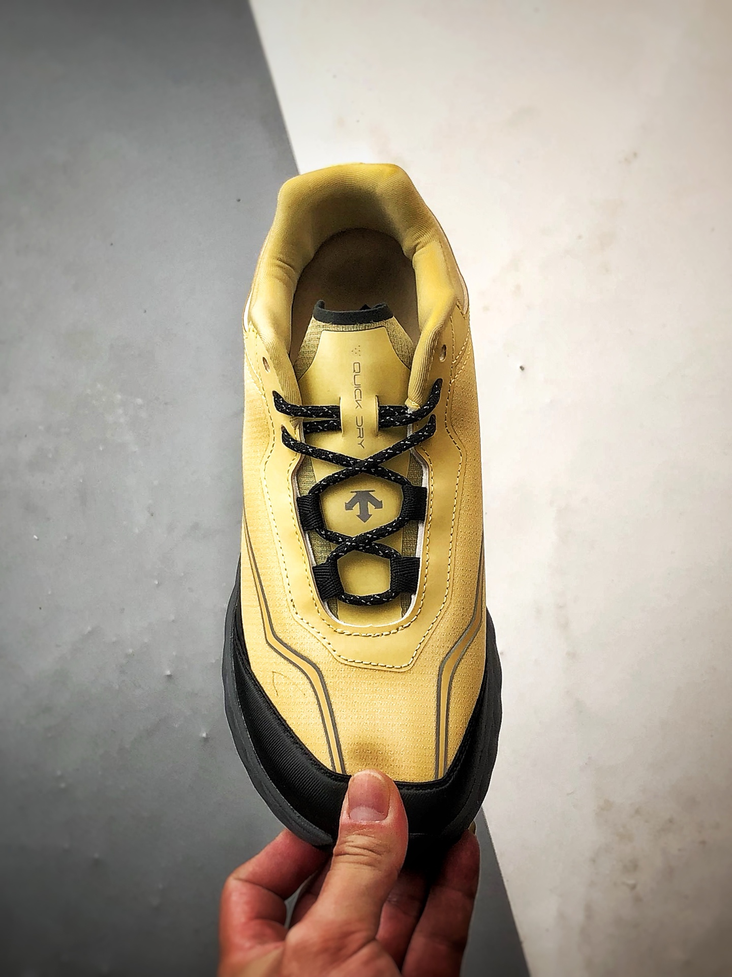 Descente Terrain D 黄黑色 舒适百搭低帮生活休闲鞋