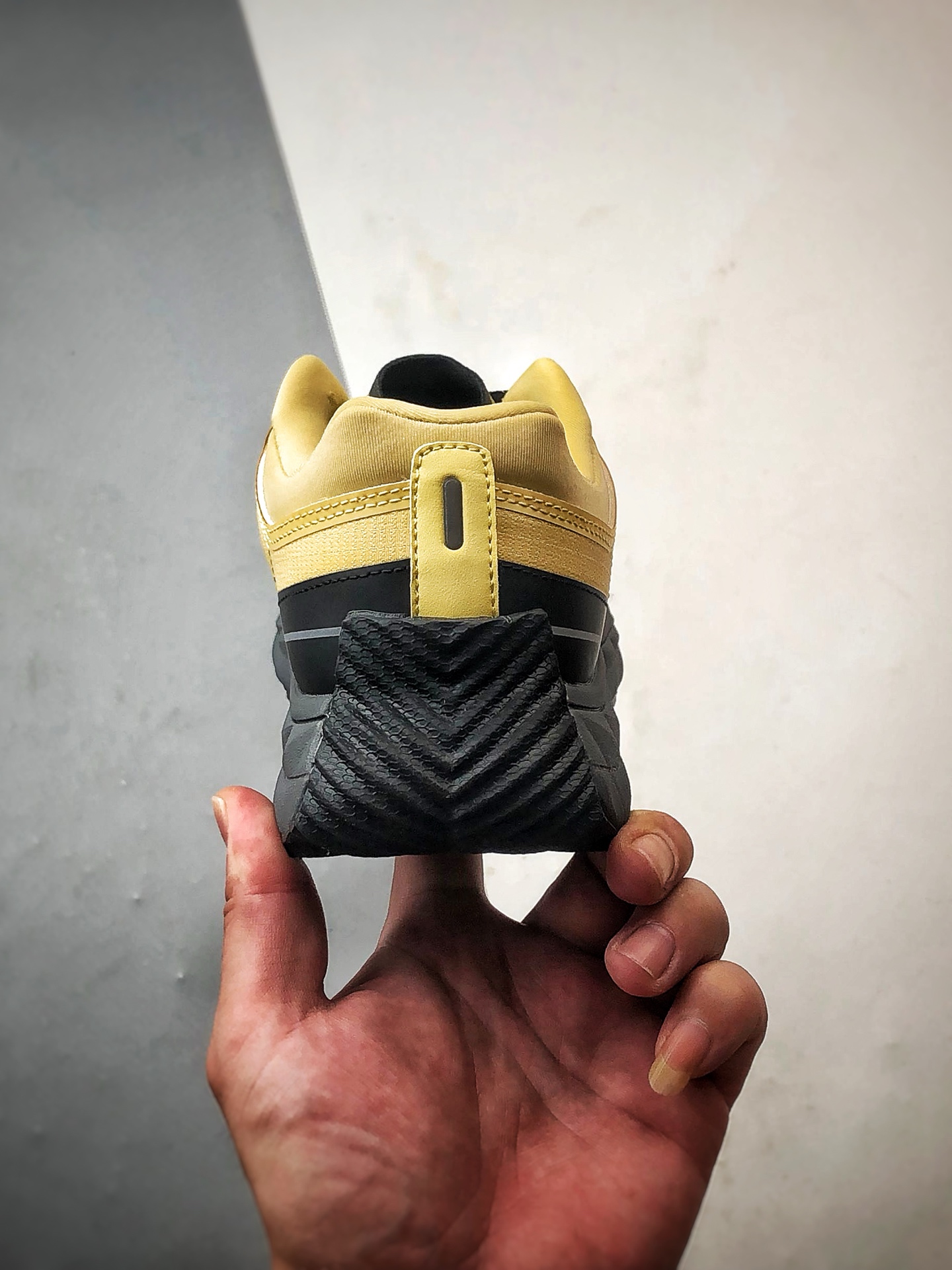 Descente Terrain D 黄黑色 舒适百搭低帮生活休闲鞋