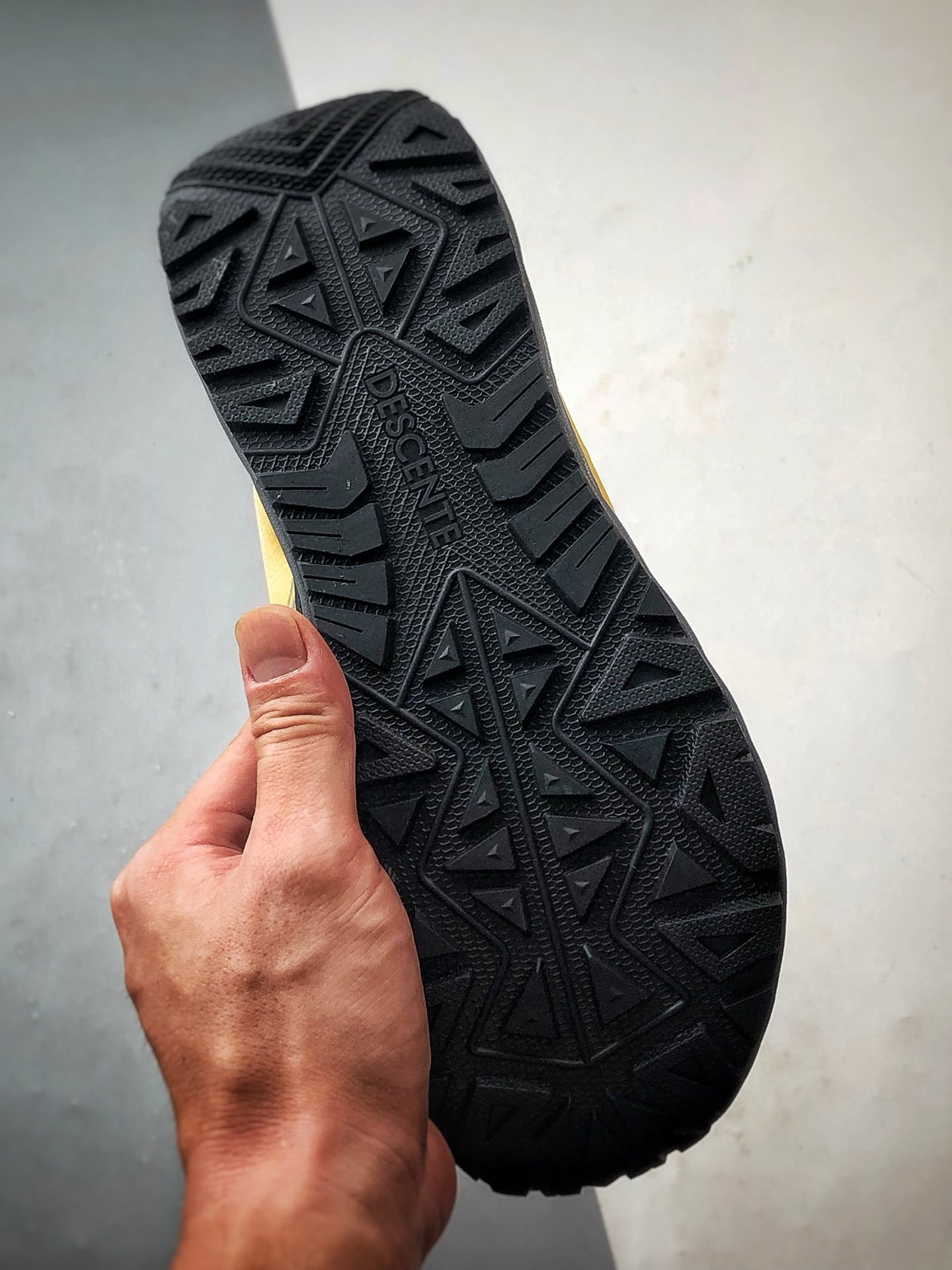 Descente Terrain D 黄黑色 舒适百搭低帮生活休闲鞋