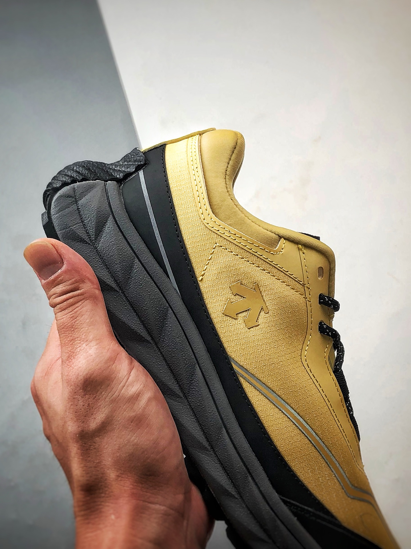 Descente Terrain D 黄黑色 舒适百搭低帮生活休闲鞋