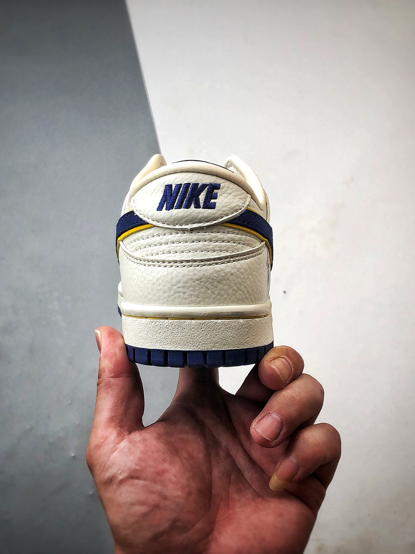 NK Dunk Low Retro ”DIY高端定制” LV拉布布白蓝黄 低帮休闲运动板鞋 SC0601-457-莆田鞋,莆田鞋货源,高仿鞋,高仿鞋货源,安福档口,莆田高仿鞋,莆田鞋批发,高仿鞋批发,莆田高仿运动鞋,高仿运动鞋,莆田运动鞋 NK Dunk Low Retro ”DIY高端定制” LV拉布布白蓝黄 低帮休闲运动板鞋 SC0601-457