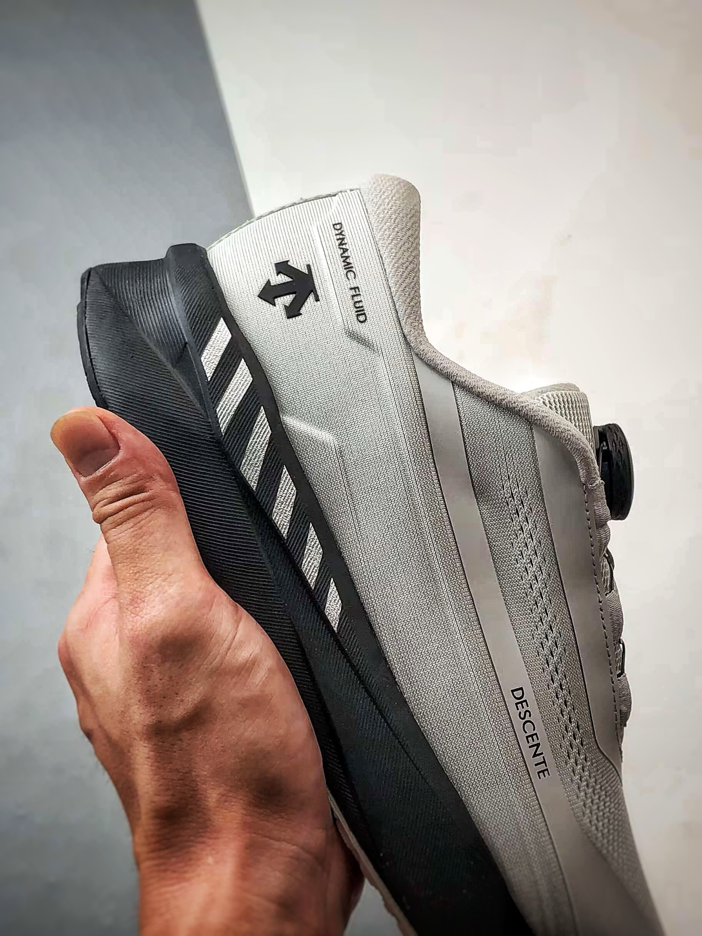 Descente Running DFluid 2.0 灰黑 流体轻量低帮运动跑步鞋-莆田鞋,莆田鞋货源,高仿鞋,高仿鞋货源,安福档口,莆田高仿鞋,莆田鞋批发,高仿鞋批发,莆田高仿运动鞋,高仿运动鞋,莆田运动鞋 Descente Running DFluid 2.0 灰黑 流体轻量低帮运动跑步鞋