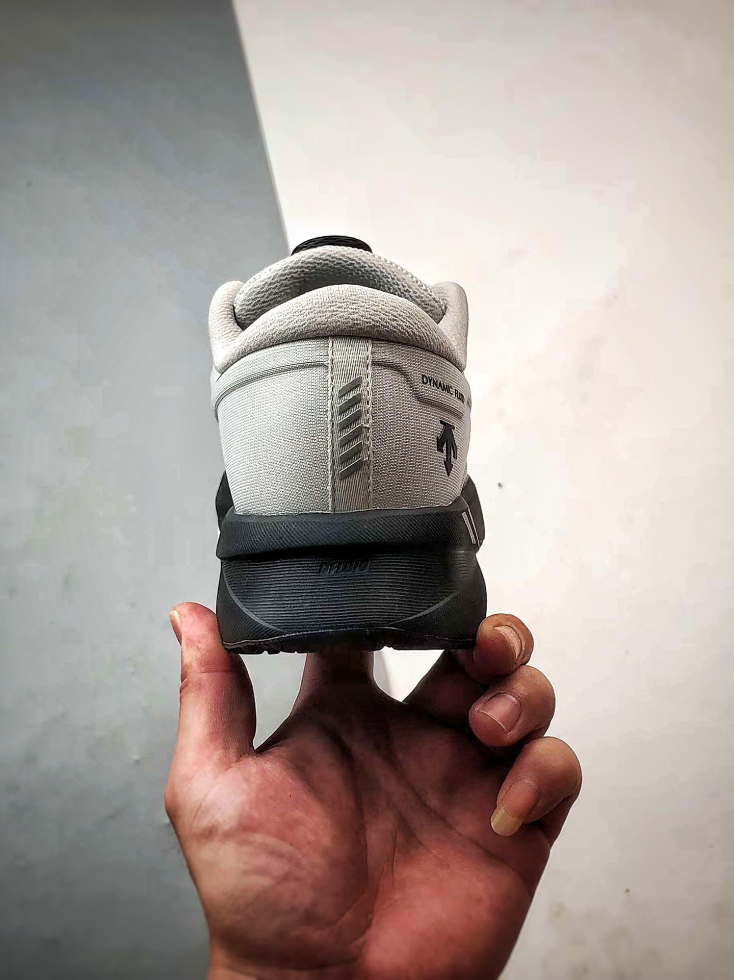 Descente Running DFluid 2.0 灰黑 流体轻量低帮运动跑步鞋-莆田鞋,莆田鞋货源,高仿鞋,高仿鞋货源,安福档口,莆田高仿鞋,莆田鞋批发,高仿鞋批发,莆田高仿运动鞋,高仿运动鞋,莆田运动鞋 Descente Running DFluid 2.0 灰黑 流体轻量低帮运动跑步鞋