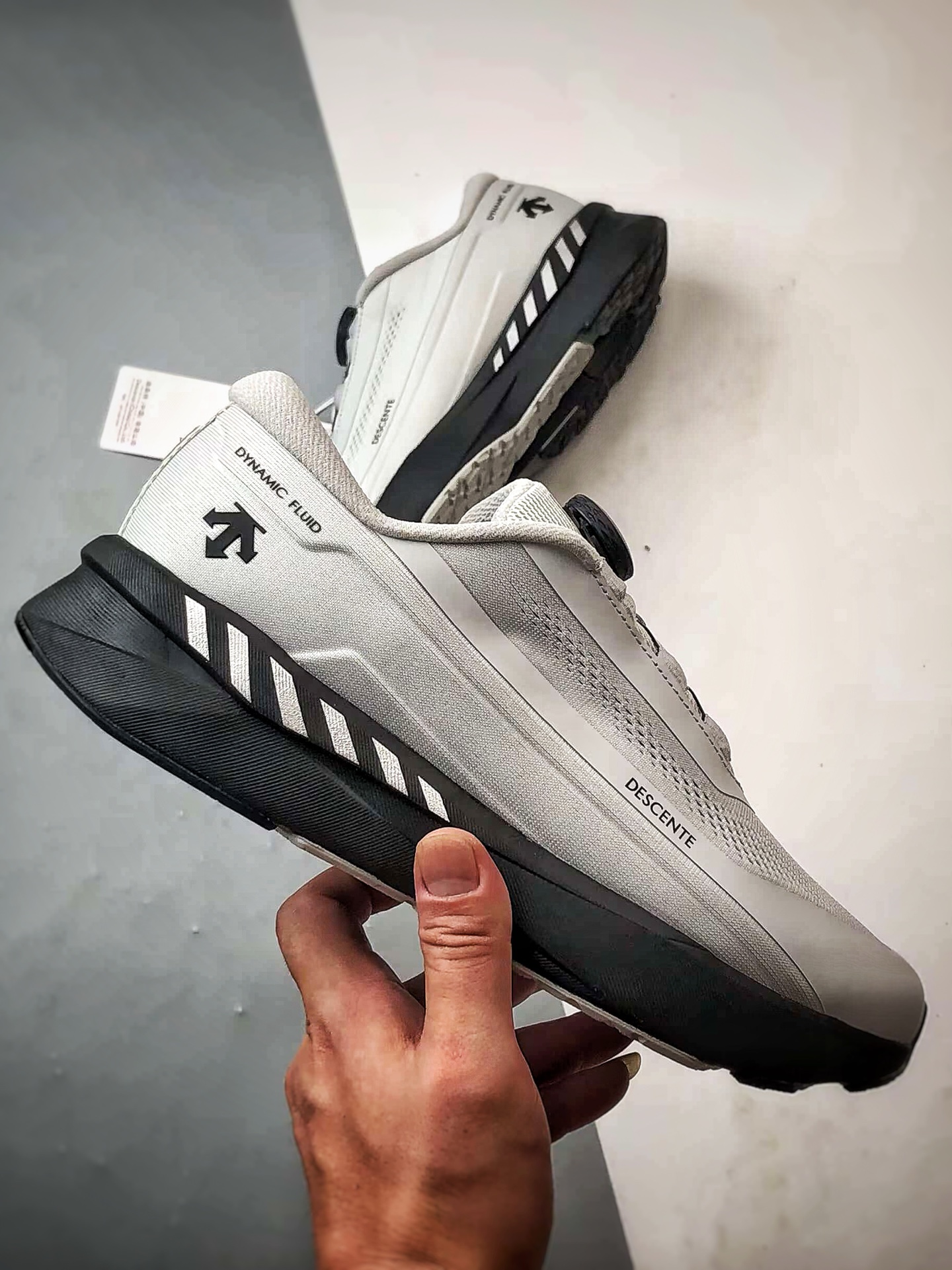 Descente Running DFluid 2.0 灰黑 流体轻量低帮运动跑步鞋-莆田鞋,莆田鞋货源,高仿鞋,高仿鞋货源,安福档口,莆田高仿鞋,莆田鞋批发,高仿鞋批发,莆田高仿运动鞋,高仿运动鞋,莆田运动鞋 Descente Running DFluid 2.0 灰黑 流体轻量低帮运动跑步鞋