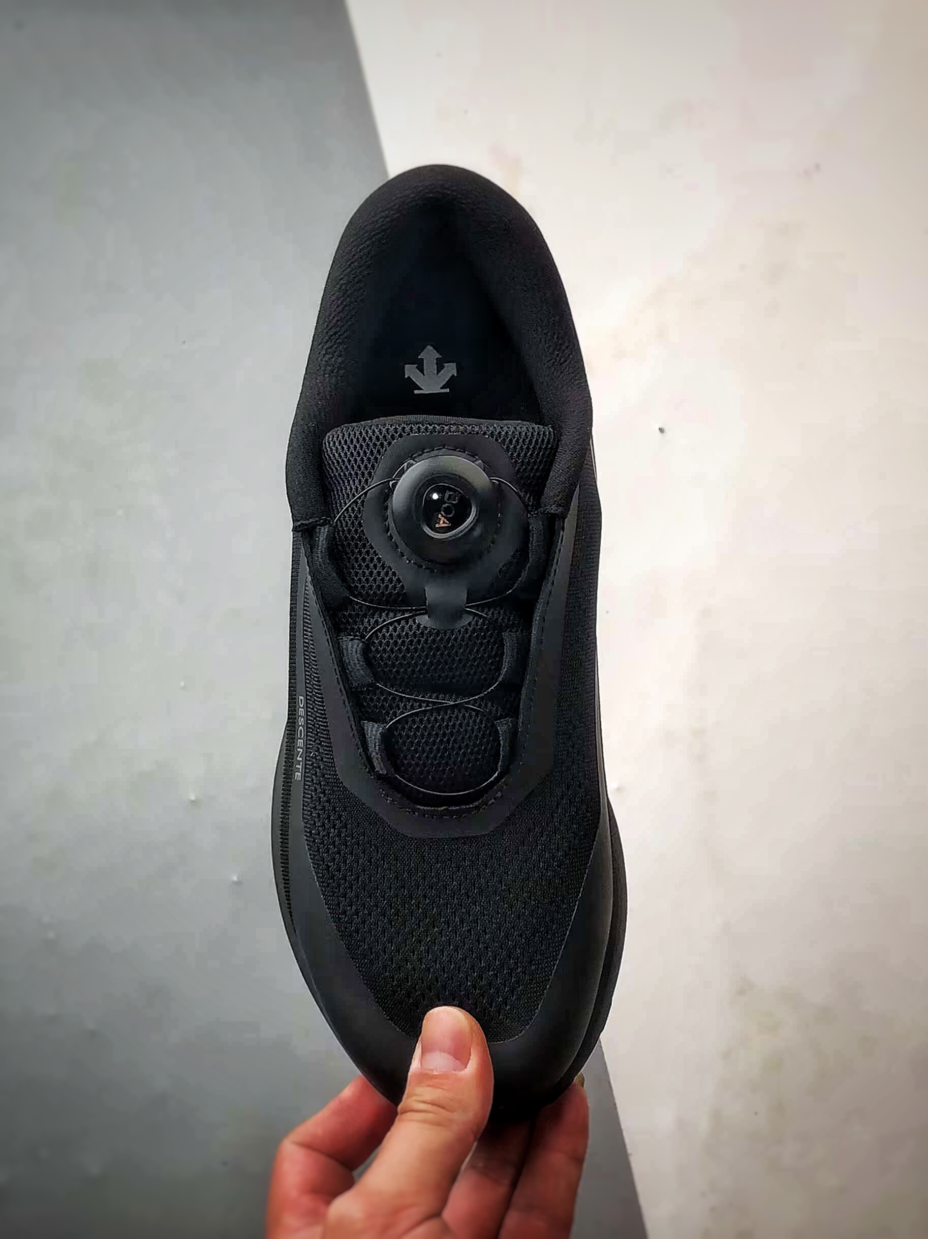 Descente Running DFluid 2.0 黑色 流体轻量低帮运动跑步鞋-莆田鞋,莆田鞋货源,高仿鞋,高仿鞋货源,安福档口,莆田高仿鞋,莆田鞋批发,高仿鞋批发,莆田高仿运动鞋,高仿运动鞋,莆田运动鞋 Descente Running DFluid 2.0 黑色 流体轻量低帮运动跑步鞋