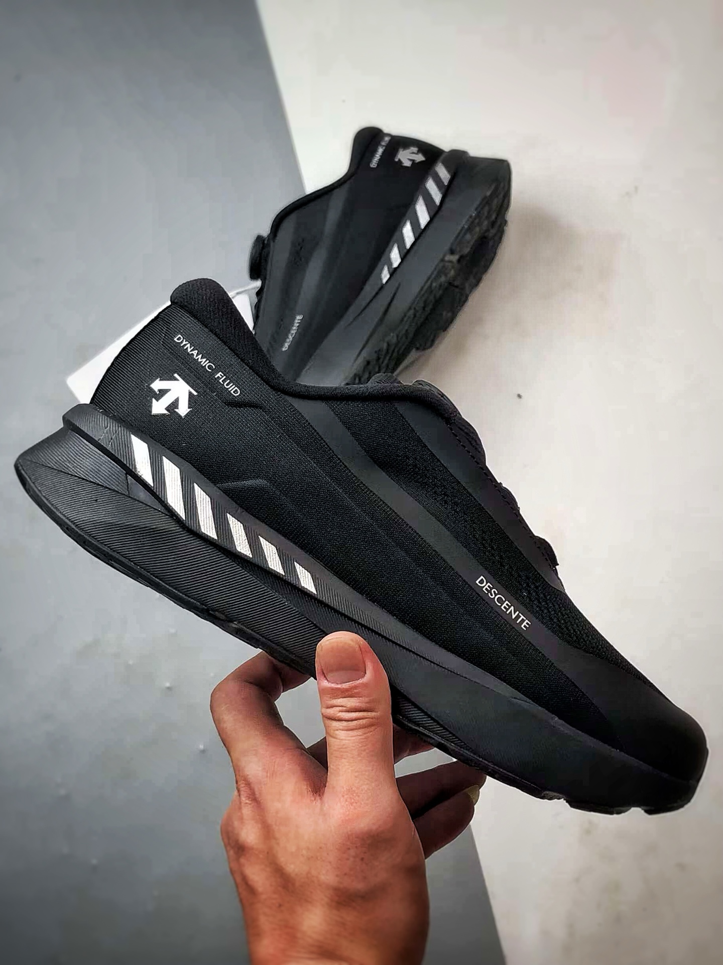 Descente Running DFluid 2.0 黑色 流体轻量低帮运动跑步鞋-莆田鞋,莆田鞋货源,高仿鞋,高仿鞋货源,安福档口,莆田高仿鞋,莆田鞋批发,高仿鞋批发,莆田高仿运动鞋,高仿运动鞋,莆田运动鞋 Descente Running DFluid 2.0 黑色 流体轻量低帮运动跑步鞋