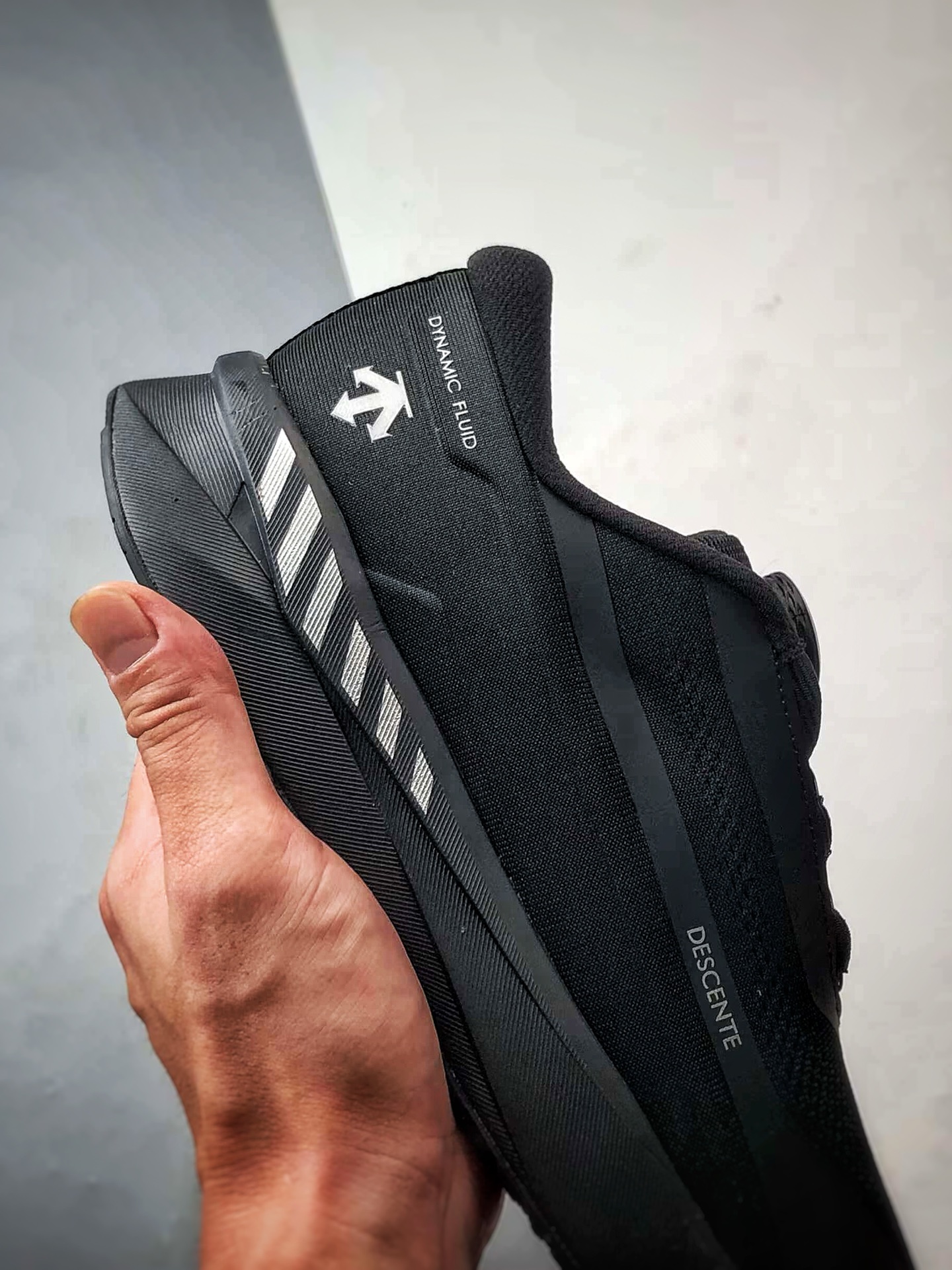 Descente Running DFluid 2.0 黑色 流体轻量低帮运动跑步鞋-莆田鞋,莆田鞋货源,高仿鞋,高仿鞋货源,安福档口,莆田高仿鞋,莆田鞋批发,高仿鞋批发,莆田高仿运动鞋,高仿运动鞋,莆田运动鞋 Descente Running DFluid 2.0 黑色 流体轻量低帮运动跑步鞋