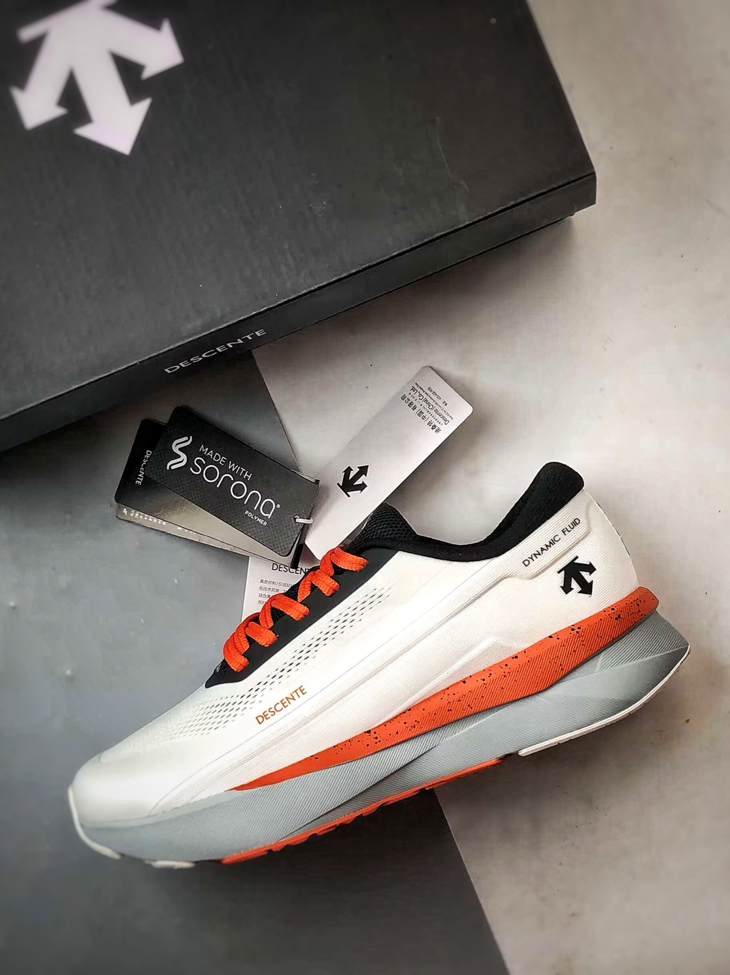 💰P270
Descente Running DFluid 2.0 白橙
流体轻量低帮运动跑步鞋 纯原大厂出品
原档案原鞋楦数据开发，流体力学设计，仿生学切割线条。D-FLUID缓震科技中底，稳定高弹。3D立体工程透气网纱鞋面，舒适不闷脚。BOA精密旋钮系带系统，一键调节松紧，兼顾包裹性与便携度。
Size：36 36.5 37 38 38.5 39 40 40.5 41 42 42.5 43 44 44.5 45
