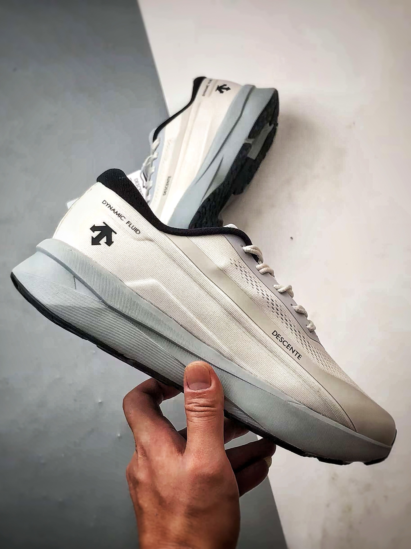 💰P270
Descente Running DFluid 2.0 灰白
流体轻量低帮运动跑步鞋 纯原大厂出品
原档案原鞋楦数据开发,流体力学设计,仿生学切割线条。D-FLUID缓震科技中底,稳定高弹。3D立体工程透气网纱鞋面,舒适不闷脚。BOA精密旋钮系带系统,一键调节松紧,兼顾包裹性与便携度。
Size:36 36.5 37 38 38.5 39 40 40.5 41 42 42.5 43 44 44.5 45