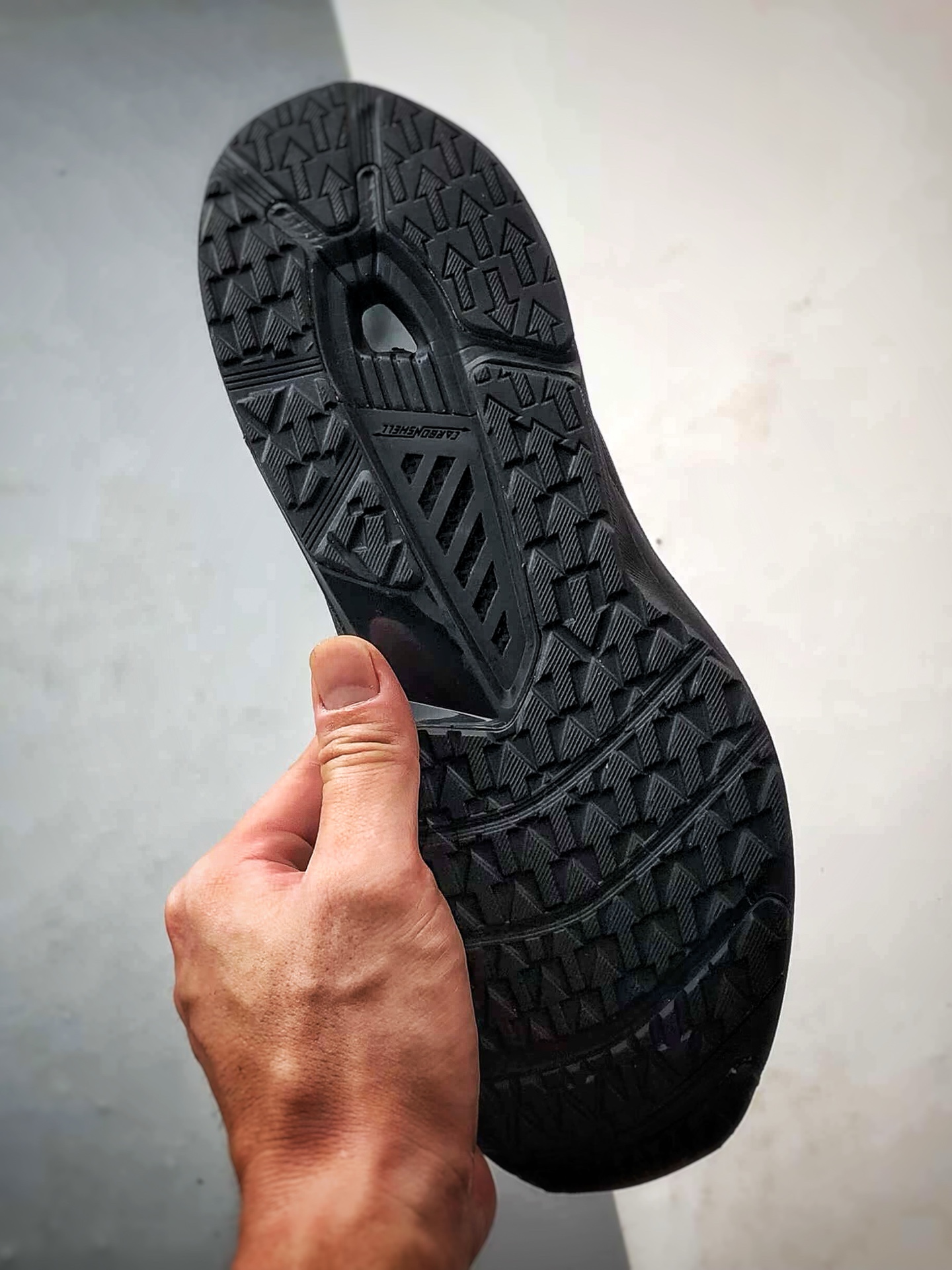 💰P270
Descente Running DFluid 2.0 黑银
流体轻量低帮运动跑步鞋 纯原大厂出品
原档案原鞋楦数据开发,流体力学设计,仿生学切割线条。D-FLUID缓震科技中底,稳定高弹。3D立体工程透气网纱鞋面,舒适不闷脚。BOA精密旋钮系带系统,一键调节松紧,兼顾包裹性与便携度。
Size:36 36.5 37 38 38.5 39 40 40.5 41 42 42.5 43 44 44.5 45