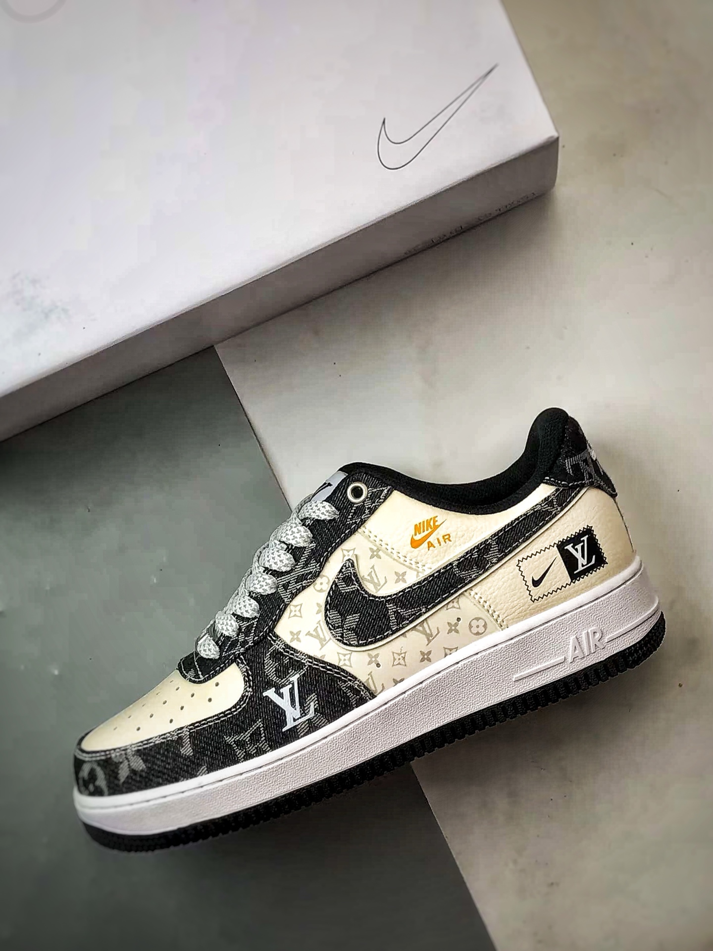 💰P220
Air Force 1 Low "By You" LV米白黑印花牛仔
原楦头原纸板 打造纯正空军版型
#专注外贸渠道 全掌内置蜂窝气垫 #原盒配件 原厂中底钢印、拉帮完美 官方同步上架
货号:3694N205
Size:36 36.5 37.5 38 38.5 39 40 40.5 41 42 42.5 43 44 44.5 45