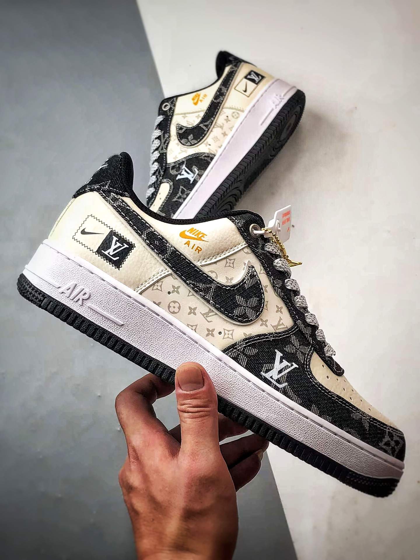 💰P220
Air Force 1 Low "By You" LV米白黑印花牛仔
原楦头原纸板 打造纯正空军版型
#专注外贸渠道 全掌内置蜂窝气垫 #原盒配件 原厂中底钢印、拉帮完美 官方同步上架
货号:3694N205
Size:36 36.5 37.5 38 38.5 39 40 40.5 41 42 42.5 43 44 44.5 45