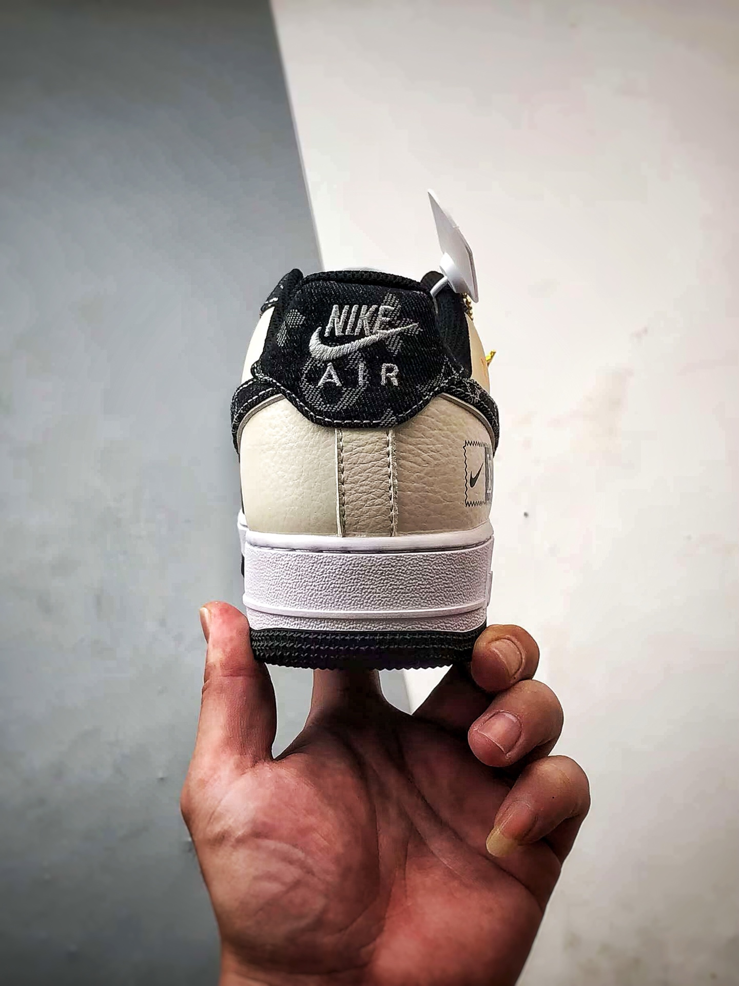 💰P220
Air Force 1 Low "By You" LV米白黑印花牛仔
原楦头原纸板 打造纯正空军版型
#专注外贸渠道 全掌内置蜂窝气垫 #原盒配件 原厂中底钢印、拉帮完美 官方同步上架
货号:3694N205
Size:36 36.5 37.5 38 38.5 39 40 40.5 41 42 42.5 43 44 44.5 45