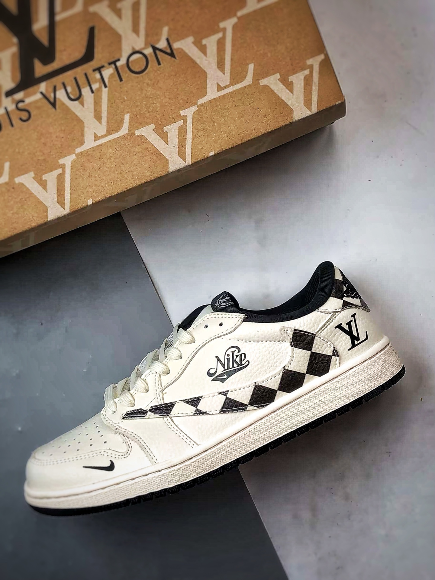 💰P270
Air Jordan 1 Low OG "高端定制"
LV米白黑棋盘格倒钩 大厂纯原工艺
原楦原纸板 原厂头层皮料 铸造最完美鞋型 一眼区别任何市售土肥圆版本 中底 背胶 皮料 清洁度 各方面细节堪称完美
货号:LD2028-040
Size:36 36.5 37.5 38 38.5 39 40 40.5 41 42 42.5 43 44 44.5 45
