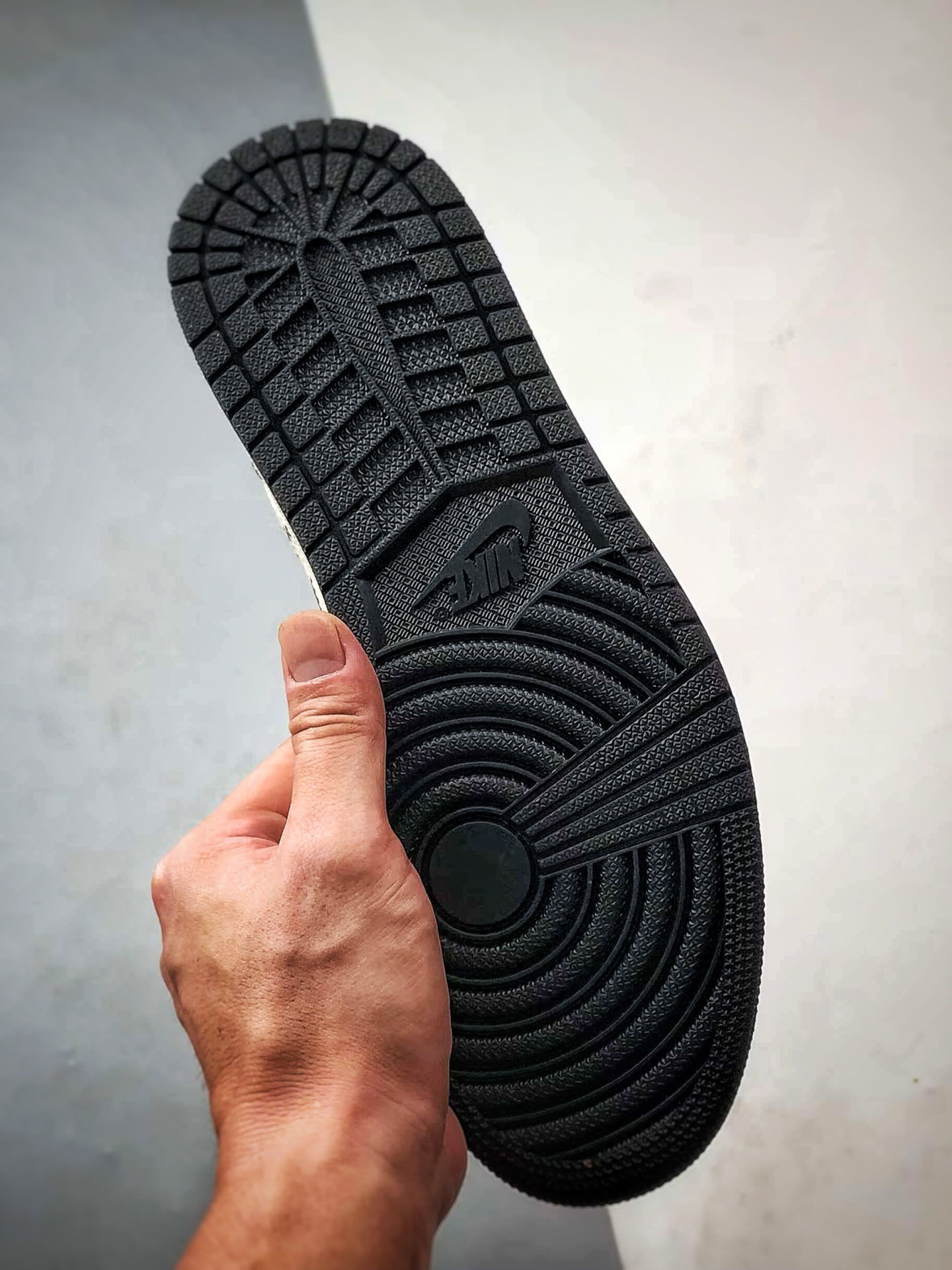 💰P270
Air Jordan 1 Low OG "高端定制"
LV米白黑棋盘格倒钩 大厂纯原工艺
原楦原纸板 原厂头层皮料 铸造最完美鞋型 一眼区别任何市售土肥圆版本 中底 背胶 皮料 清洁度 各方面细节堪称完美
货号:LD2028-040
Size:36 36.5 37.5 38 38.5 39 40 40.5 41 42 42.5 43 44 44.5 45