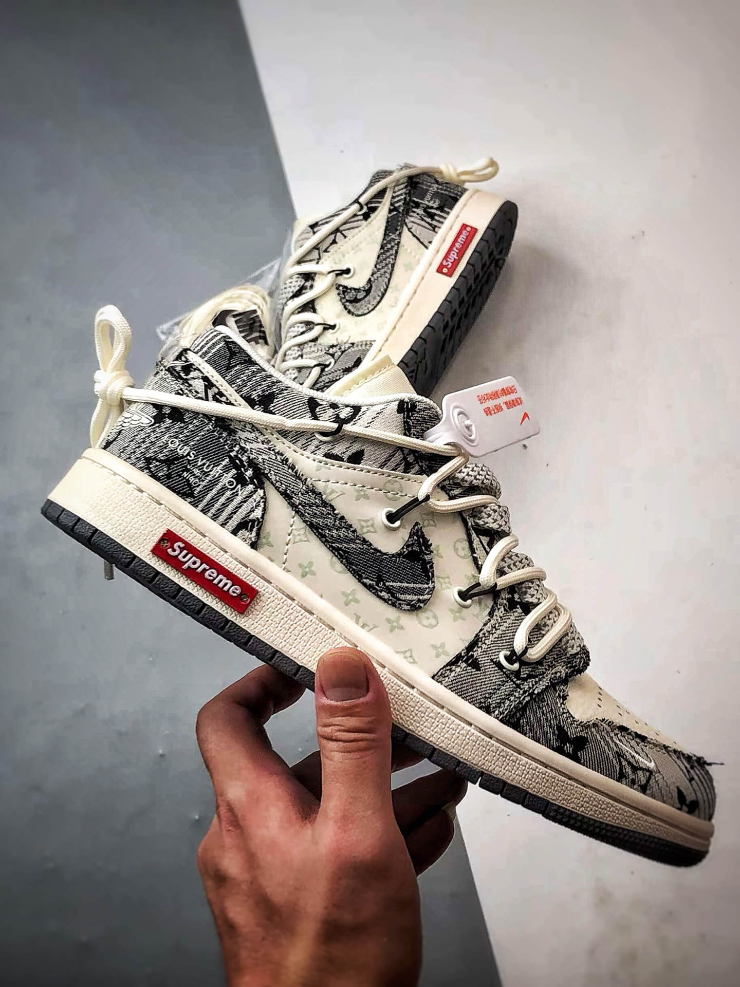 💰P290
Air Jordan 1 Low OG "高端定制"
LV白灰黑印花牛仔解构 大厂纯原工艺
原楦原纸板 原厂头层皮料 铸造最完美鞋型 一眼区别任何市售土肥圆版本 中底 背胶 皮料 清洁度 各方面细节堪称完美
货号:YX5066-372
Size:36 36.5 37.5 38 38.5 39 40 40.5 41 42 42.5 43 44 44.5 45