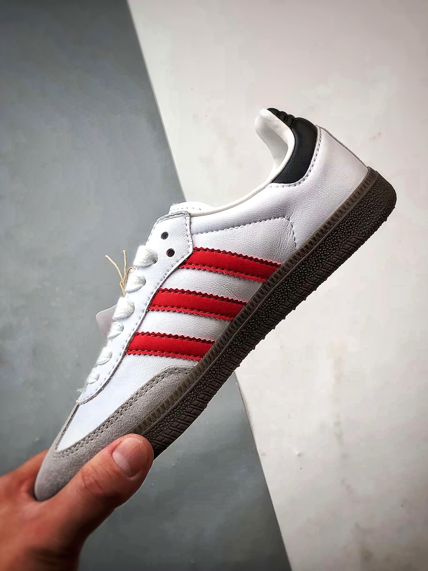 Hello Kitty x AD Originals Samba OG 白红 凯蒂猫联名桑巴训练鞋 B75806