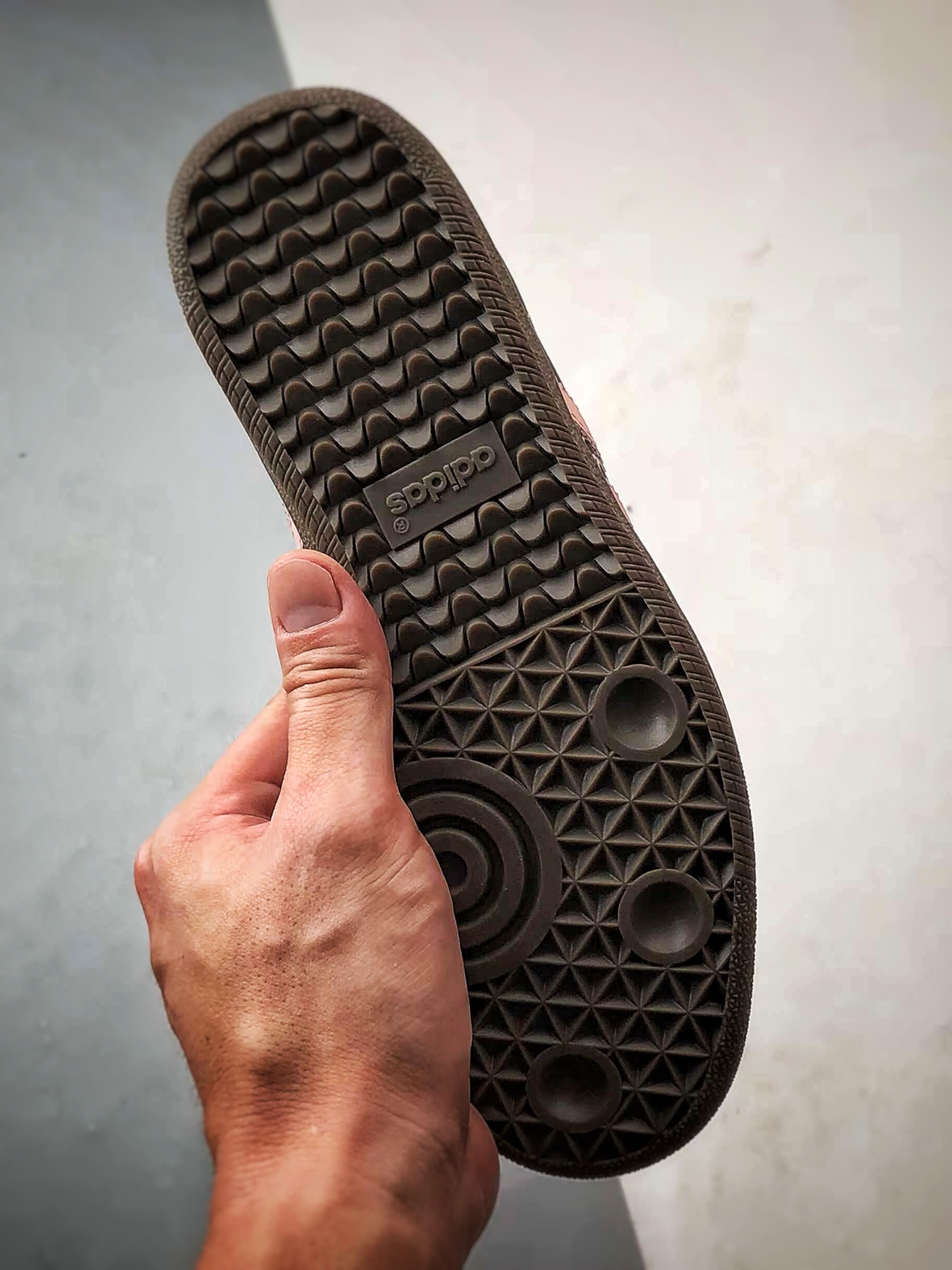 Hello Kitty x AD Originals Samba OG 黑粉 凯蒂猫联名桑巴训练鞋 B75807-莆田鞋,莆田鞋货源,高仿鞋,高仿鞋货源,安福档口,莆田高仿鞋,莆田鞋批发,高仿鞋批发,莆田高仿运动鞋,高仿运动鞋,莆田运动鞋 Hello Kitty x AD Originals Samba OG 黑粉 凯蒂猫联名桑巴训练鞋 B75807