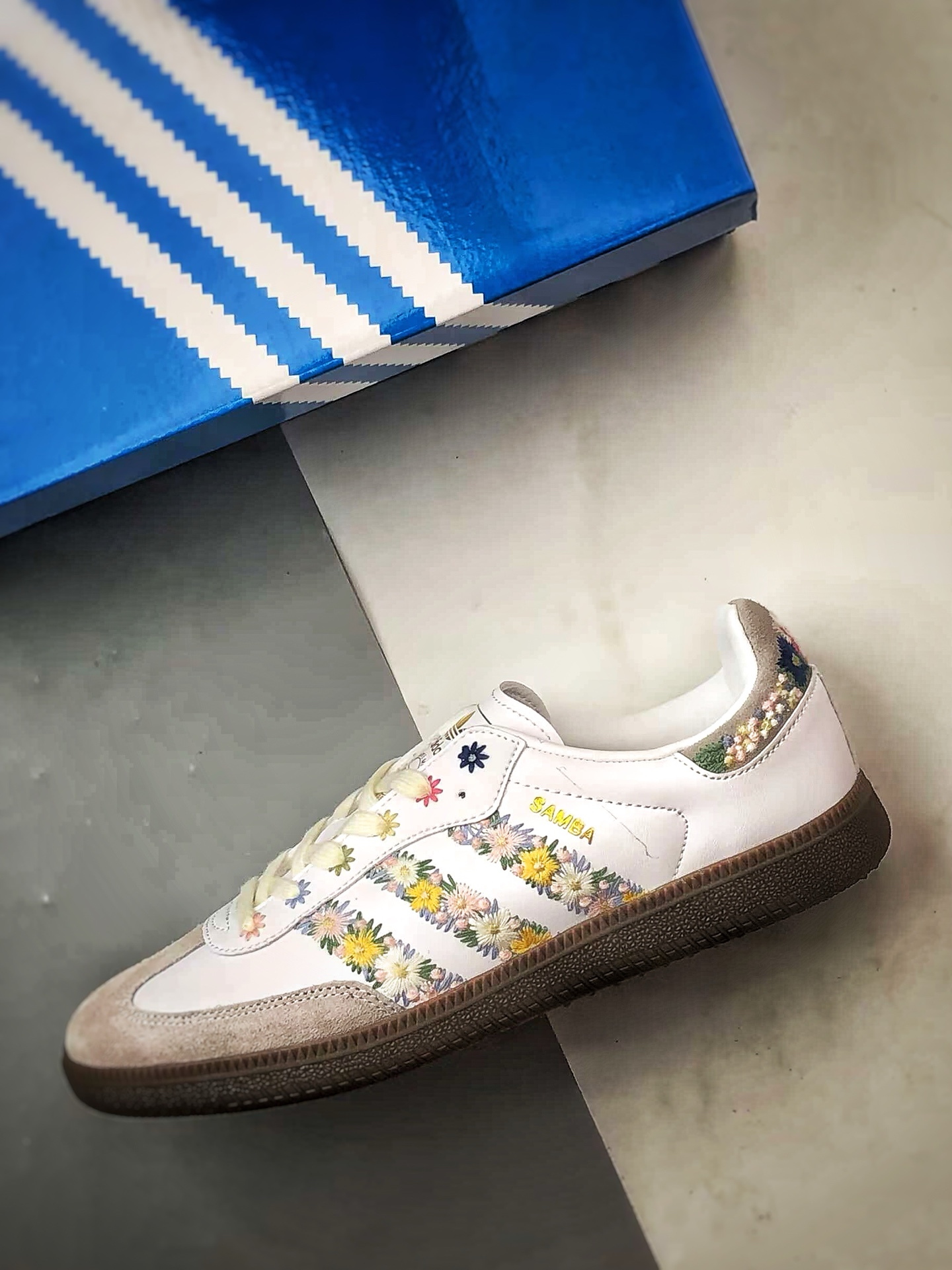 Juice x AD Originals Samba OG 白色花卉 联名桑巴训练鞋 HQ5155