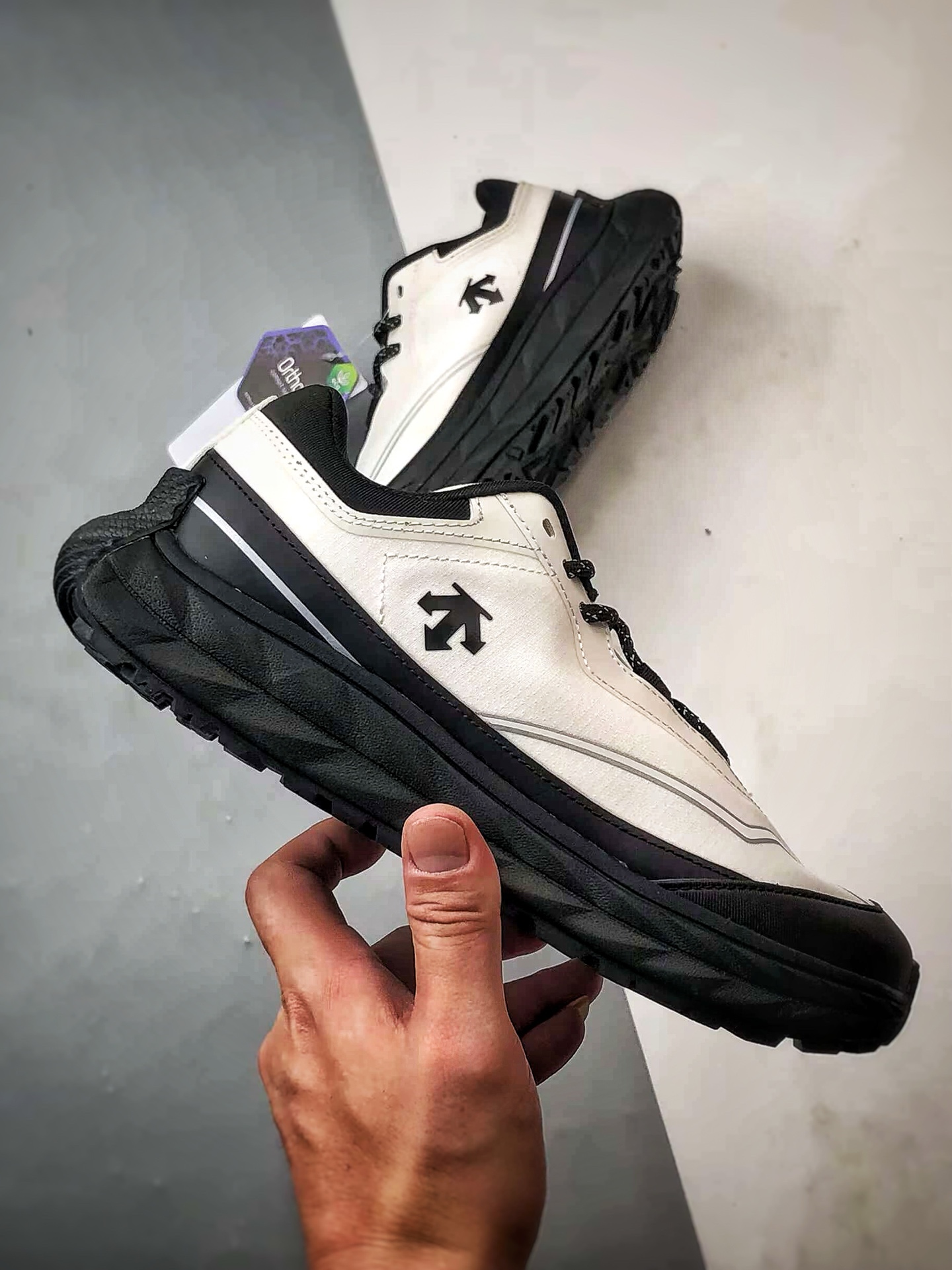 Descente Terrain D 白黑 舒适百搭低帮生活休闲鞋-莆田鞋,莆田鞋货源,高仿鞋,高仿鞋货源,安福档口,莆田高仿鞋,莆田鞋批发,高仿鞋批发,莆田高仿运动鞋,高仿运动鞋,莆田运动鞋 Descente Terrain D 白黑 舒适百搭低帮生活休闲鞋