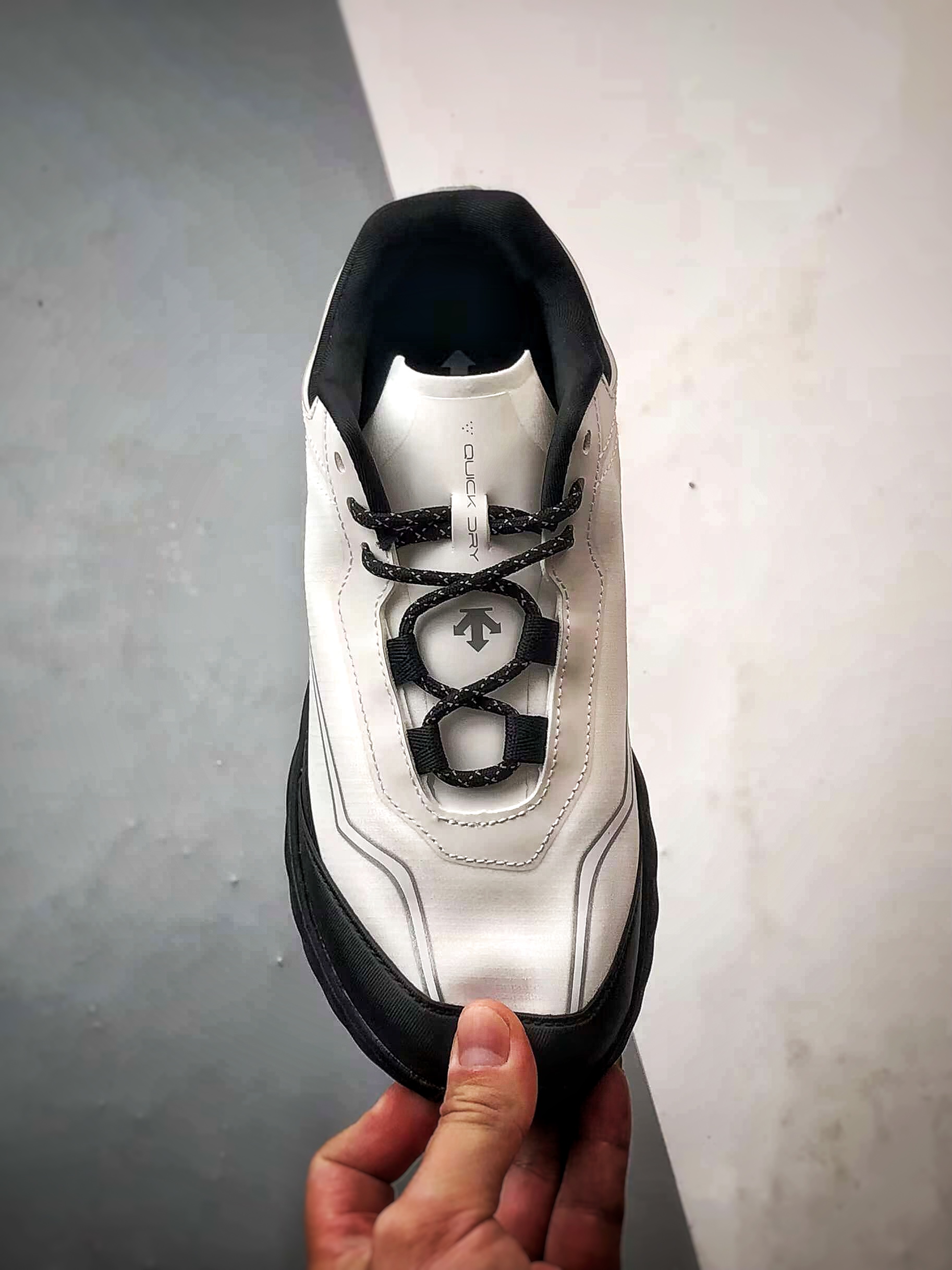 Descente Terrain D 白黑 舒适百搭低帮生活休闲鞋-莆田鞋,莆田鞋货源,高仿鞋,高仿鞋货源,安福档口,莆田高仿鞋,莆田鞋批发,高仿鞋批发,莆田高仿运动鞋,高仿运动鞋,莆田运动鞋 Descente Terrain D 白黑 舒适百搭低帮生活休闲鞋