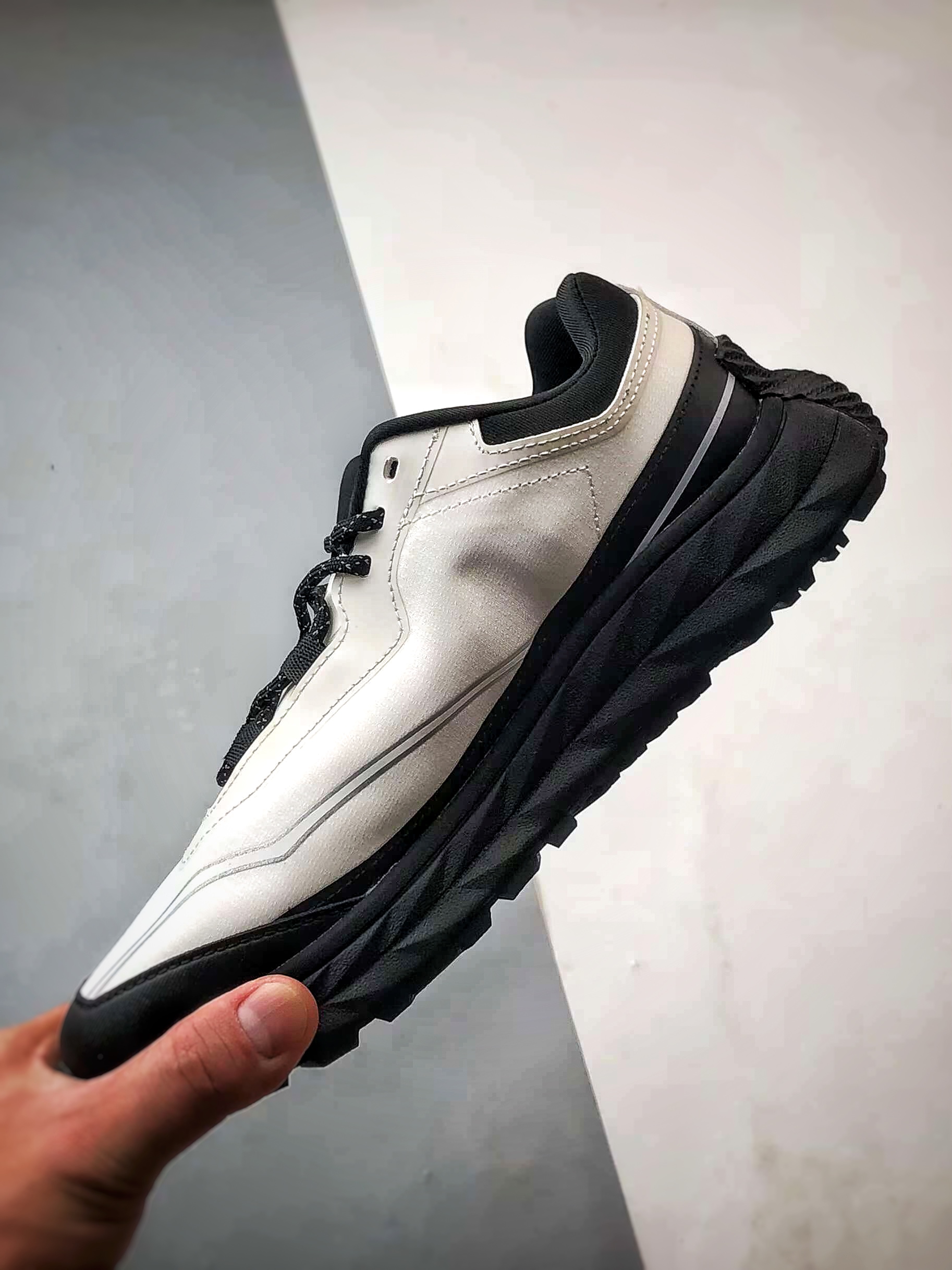 Descente Terrain D 白黑 舒适百搭低帮生活休闲鞋-莆田鞋,莆田鞋货源,高仿鞋,高仿鞋货源,安福档口,莆田高仿鞋,莆田鞋批发,高仿鞋批发,莆田高仿运动鞋,高仿运动鞋,莆田运动鞋 Descente Terrain D 白黑 舒适百搭低帮生活休闲鞋