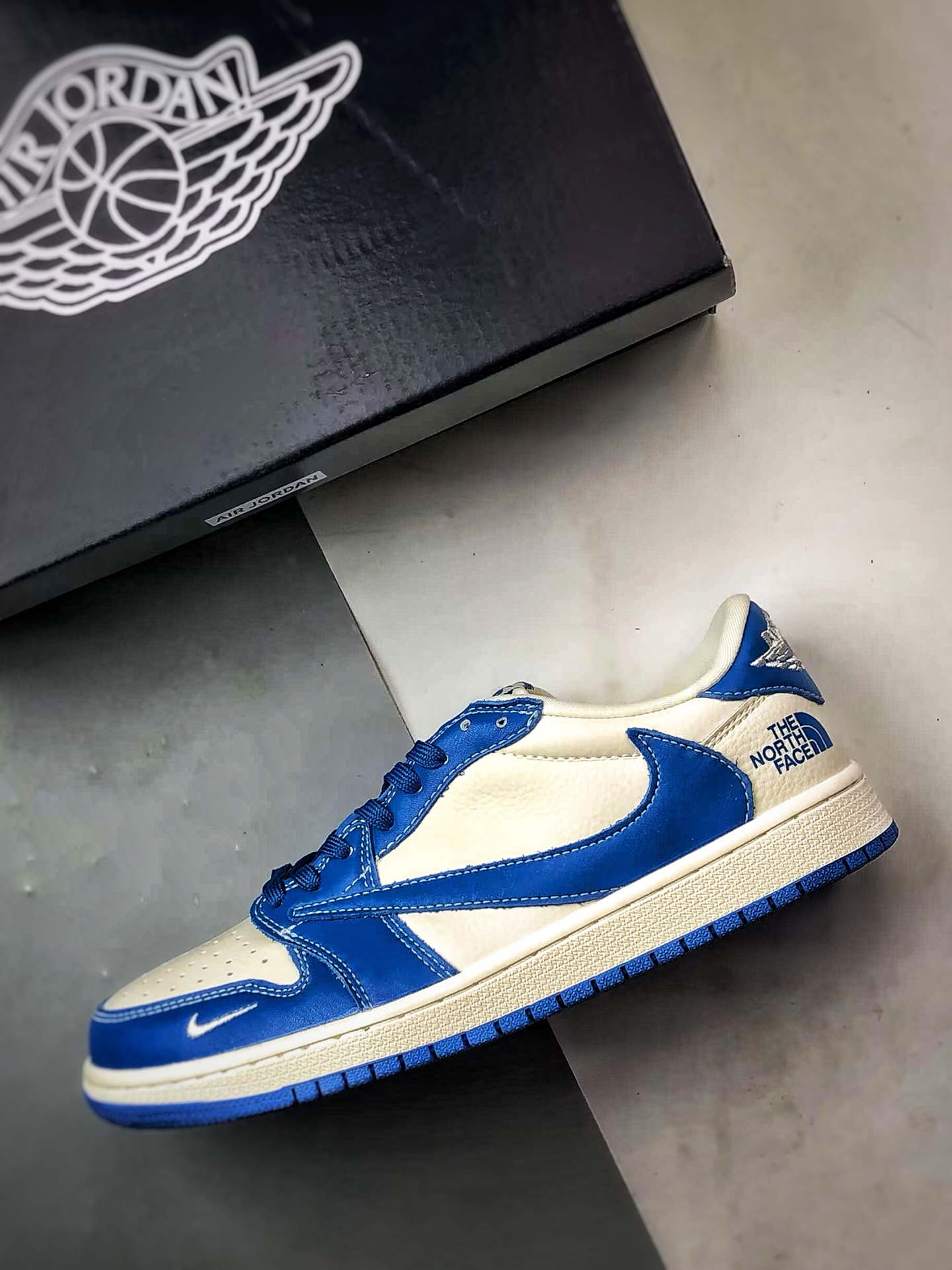 Air Jordan 1 Low OG ”高端定制” 北面米白蓝倒钩 LD2025-033