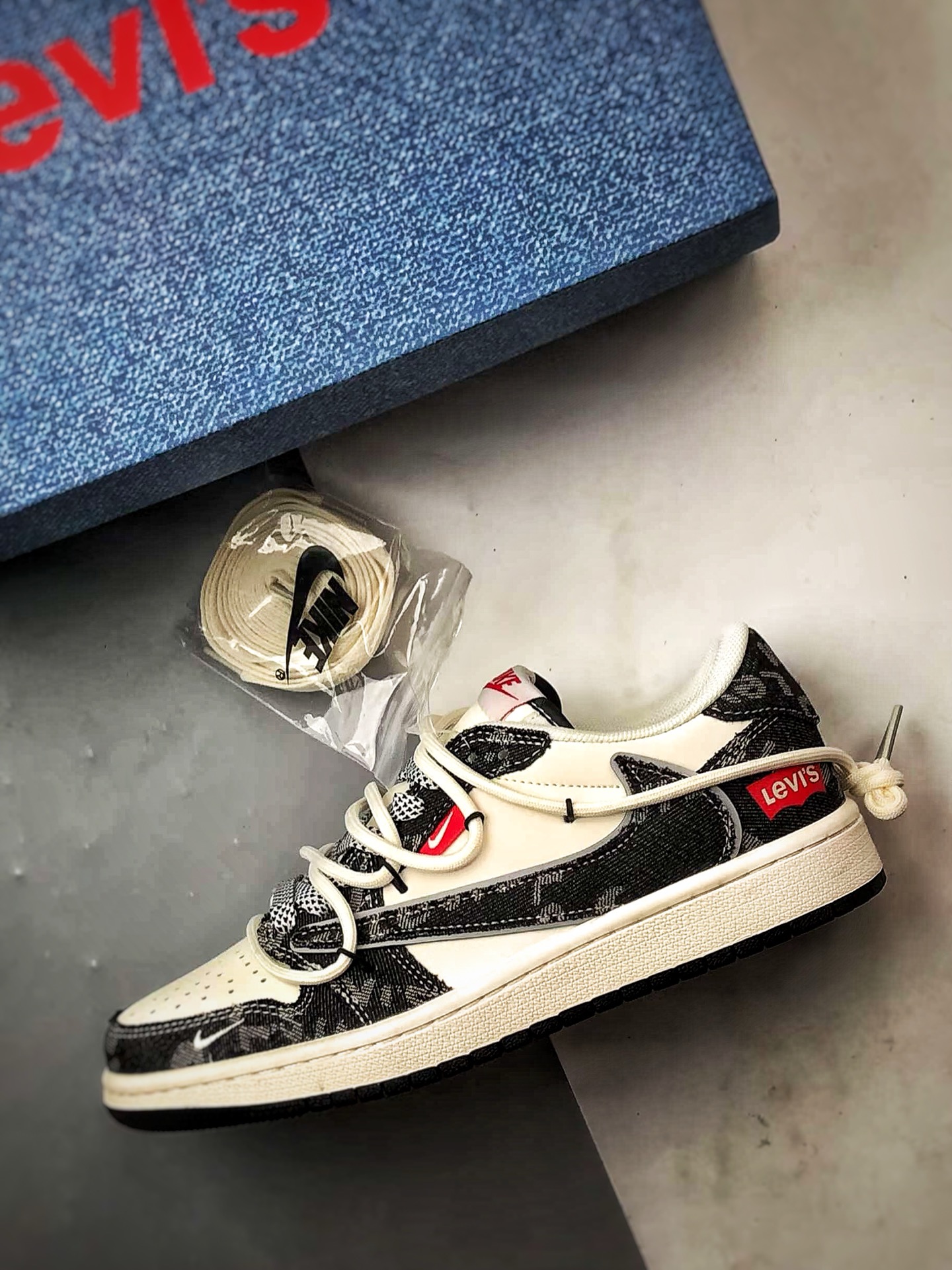 Air Jordan 1 Low OG ”高端定制” 李维斯白黑牛仔倒钩解构 HT5088-600
