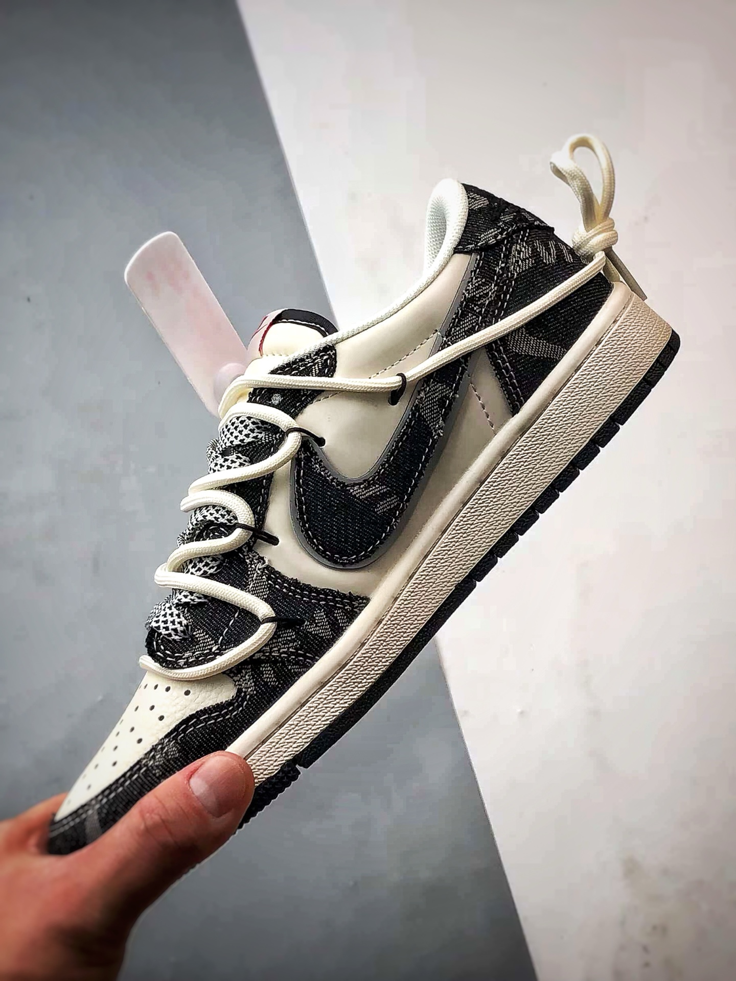 Air Jordan 1 Low OG ”高端定制” 李维斯白黑牛仔倒钩解构 HT5088-600