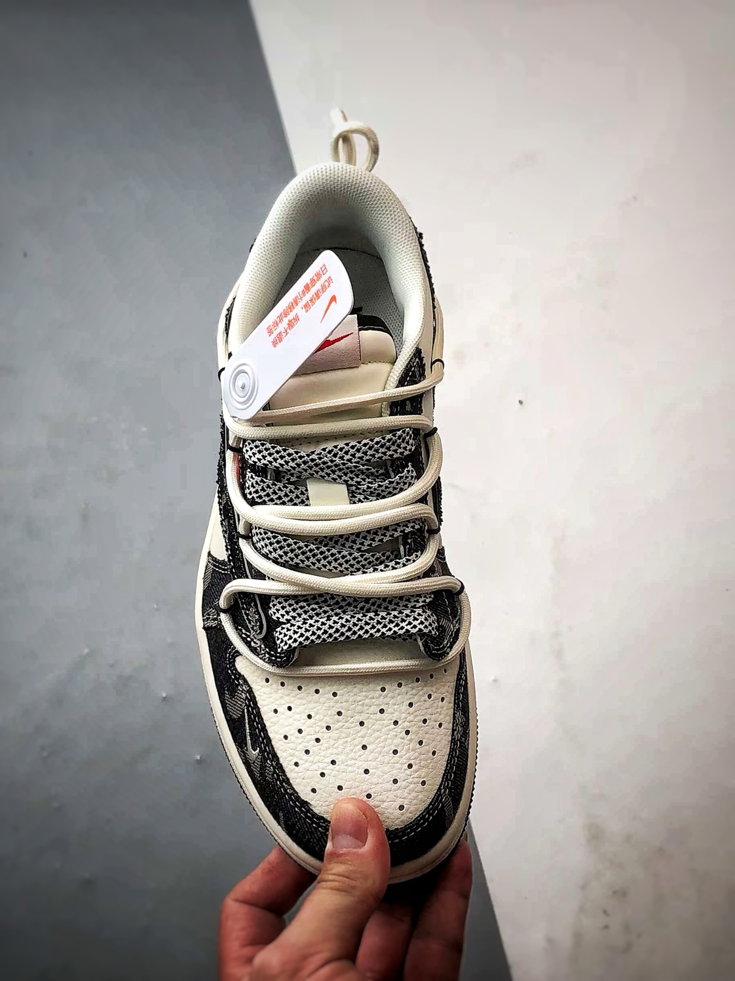 Air Jordan 1 Low OG ”高端定制” 李维斯白黑牛仔倒钩解构 HT5088-600