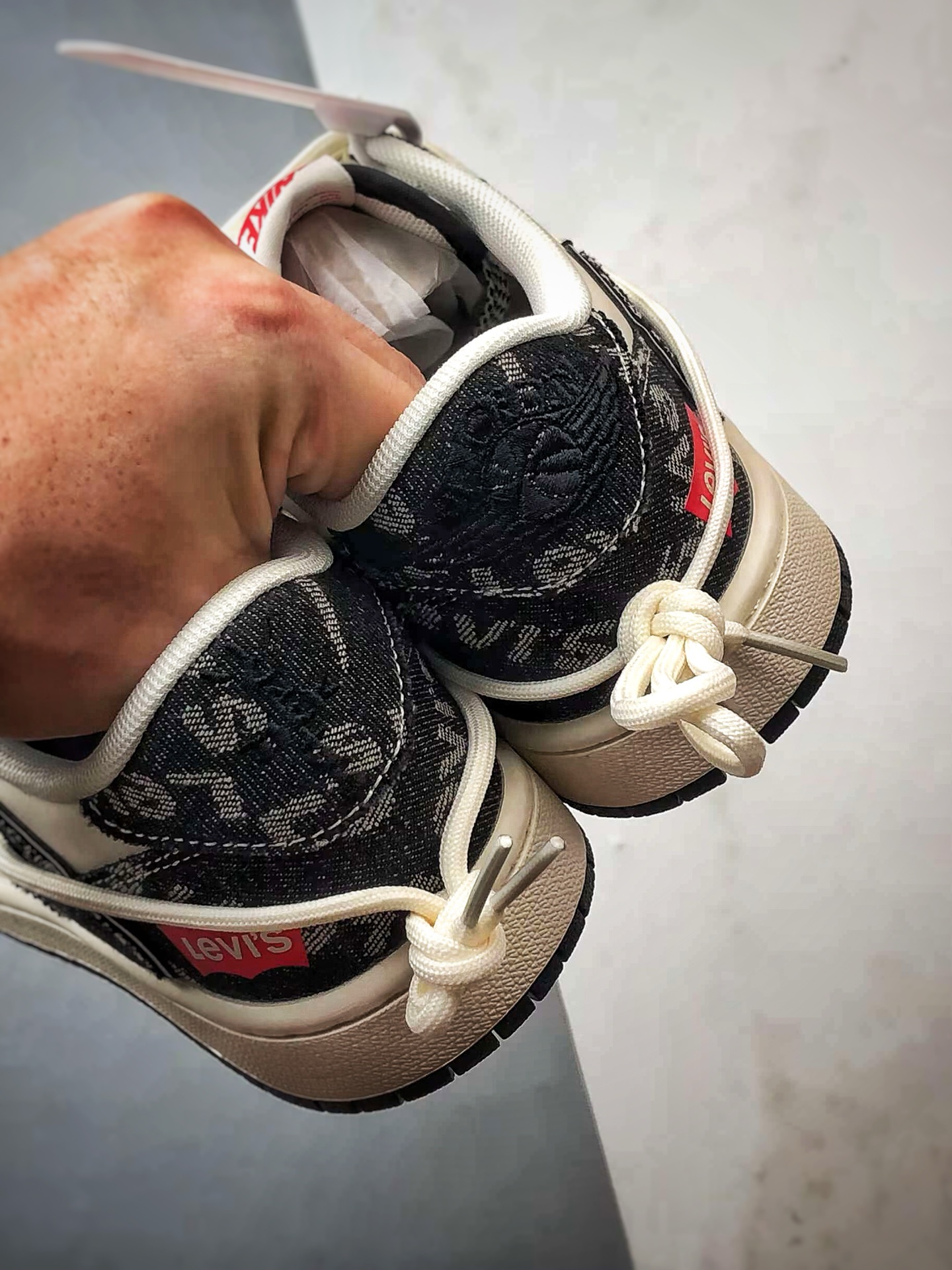 Air Jordan 1 Low OG ”高端定制” 李维斯白黑牛仔倒钩解构 HT5088-600