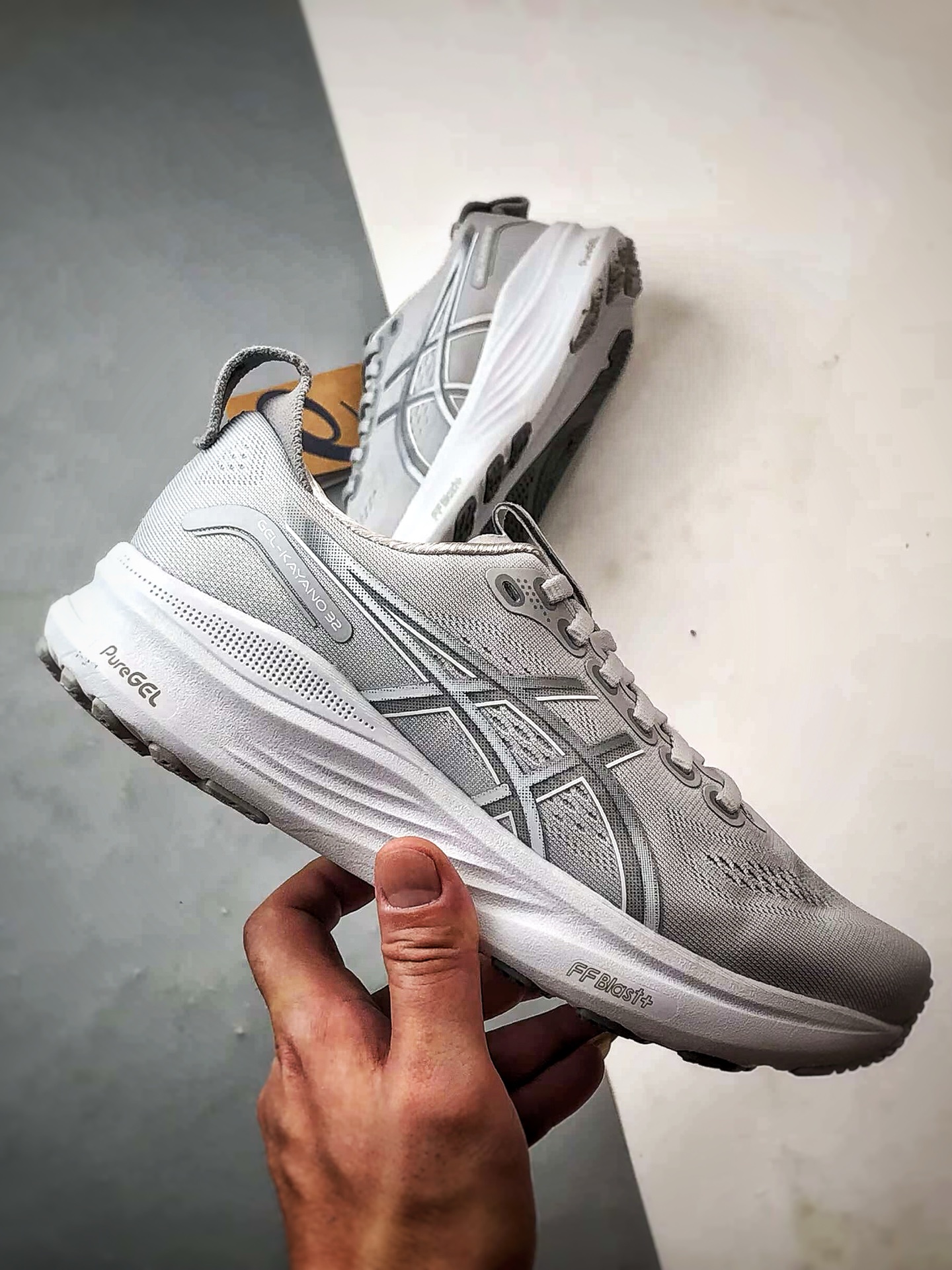 Asics Gel-Kayano 32 灰色 卡亚诺32代有氧轻量运动慢跑鞋 1012B838-020 尺码：36 37 37.5 38 39.5 40 40.5 41.5 42 42.5 43.5 44 45