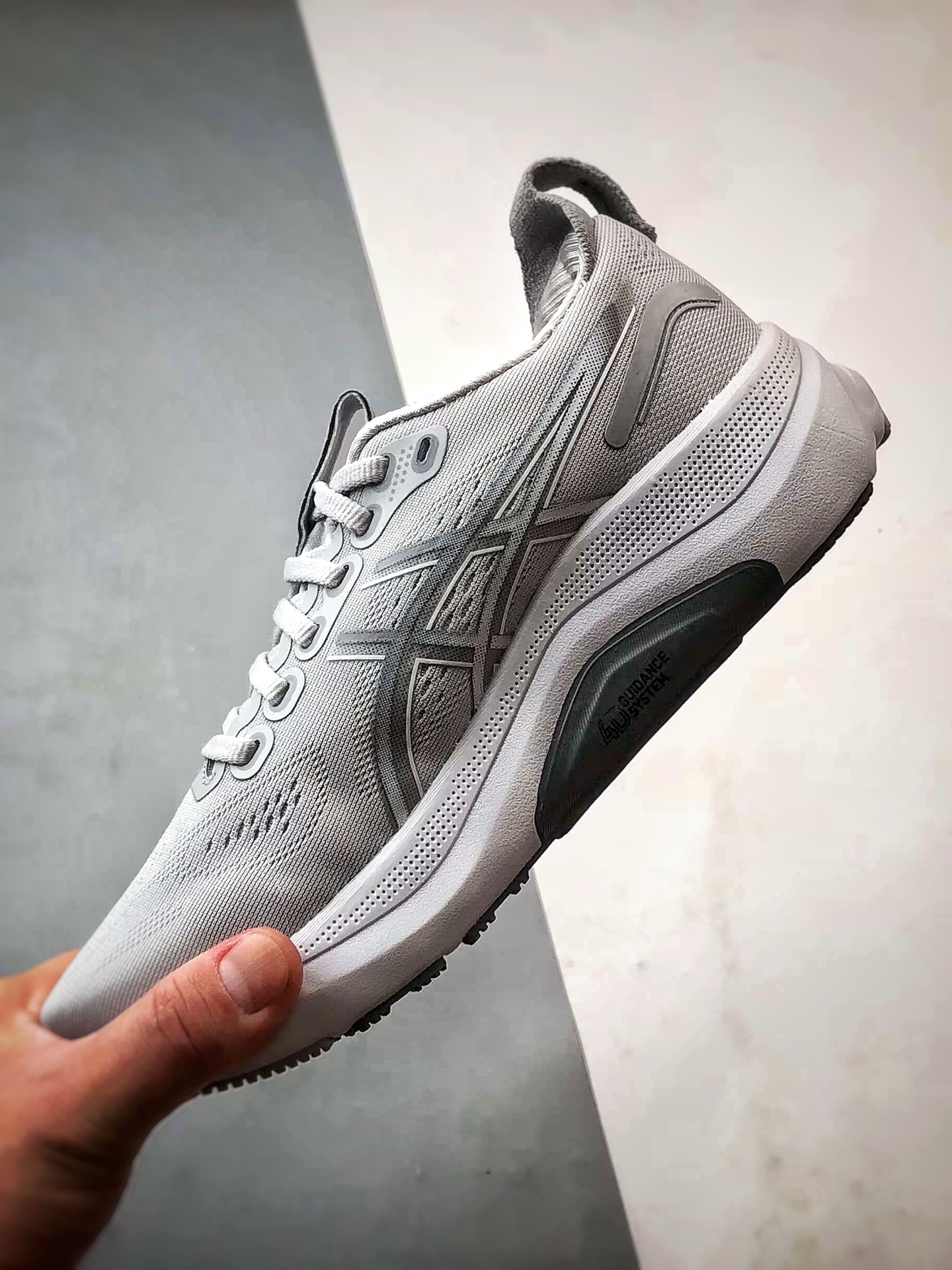 Asics Gel-Kayano 32 灰色 卡亚诺32代有氧轻量运动慢跑鞋 1012B838-020 尺码：36 37 37.5 38 39.5 40 40.5 41.5 42 42.5 43.5 44 45